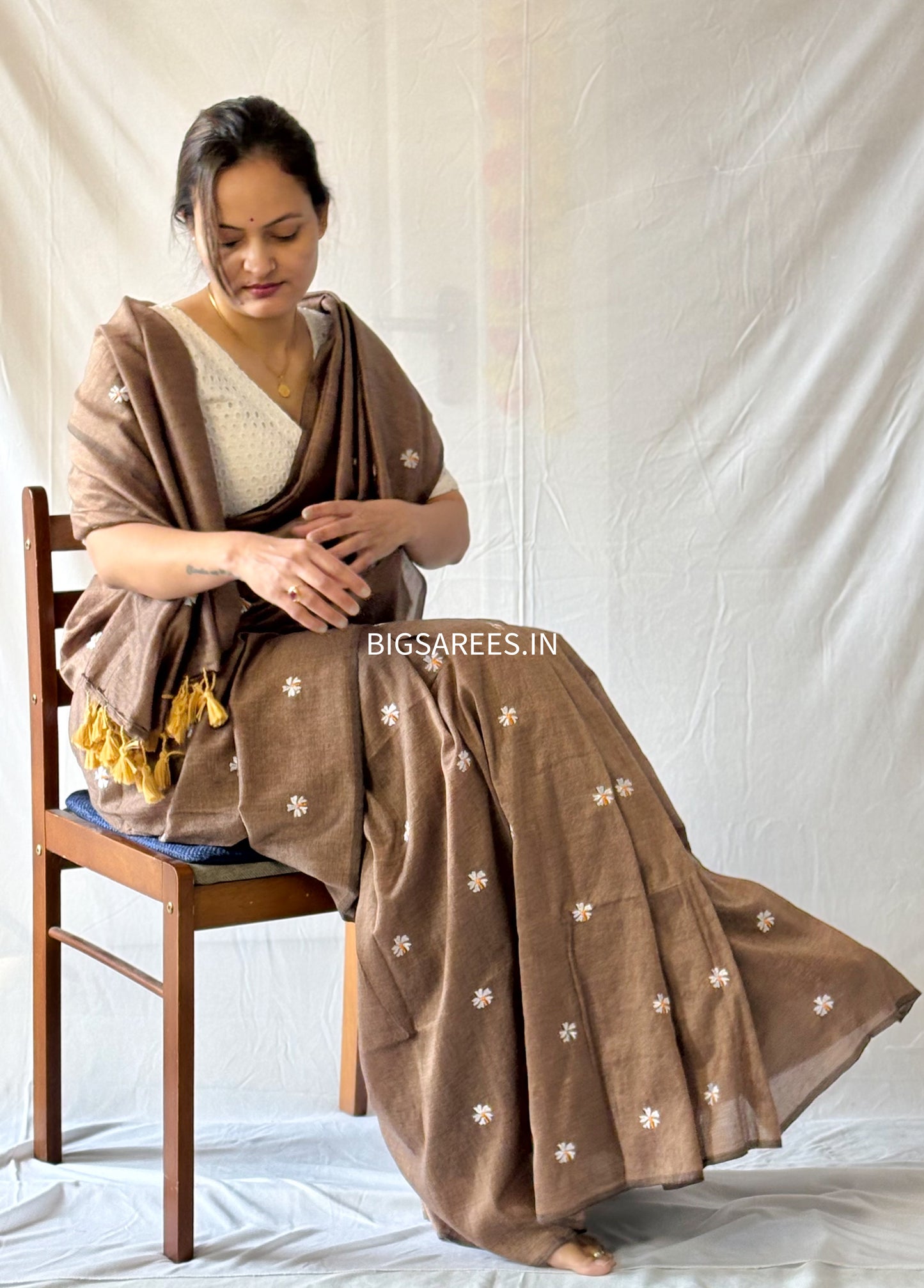 Night Jasmine Motif Saree With Blouse | Acrylic Cotton Blend | Taupe