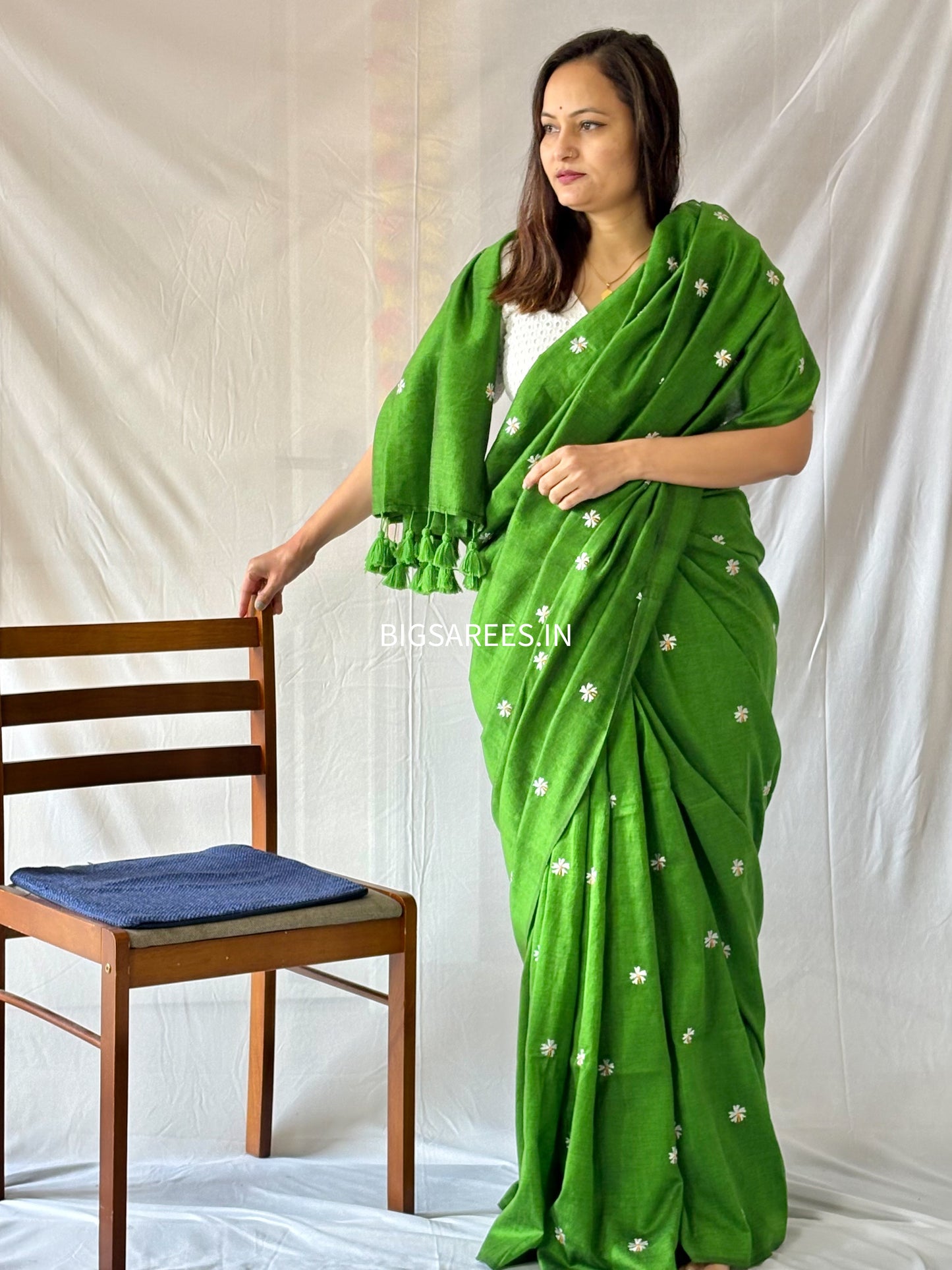 Night Jasmine Motif Saree With Blouse | Acrylic Cotton Blend | Apple Green