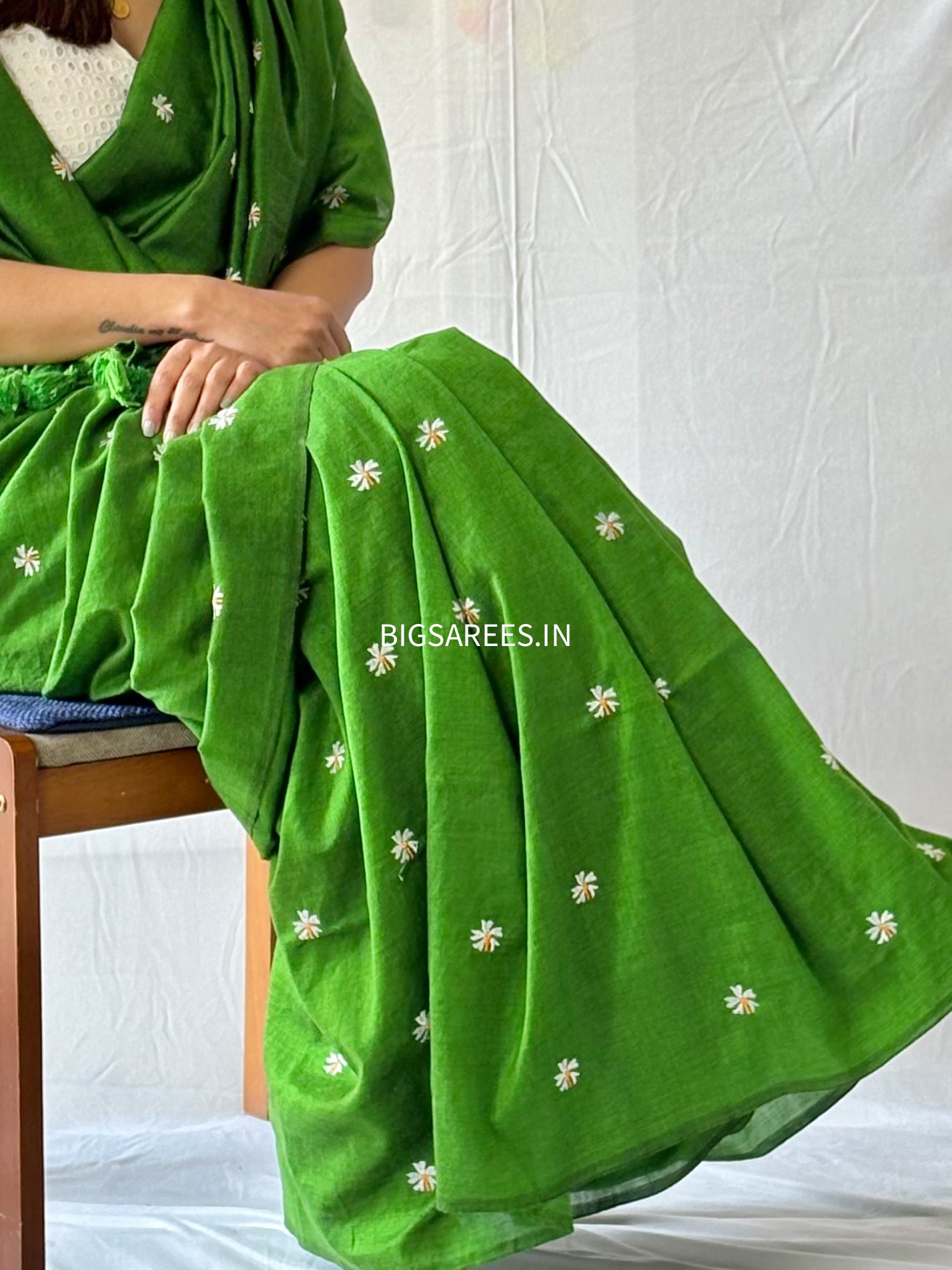 Night Jasmine Motif Saree With Blouse | Acrylic Cotton Blend | Apple Green