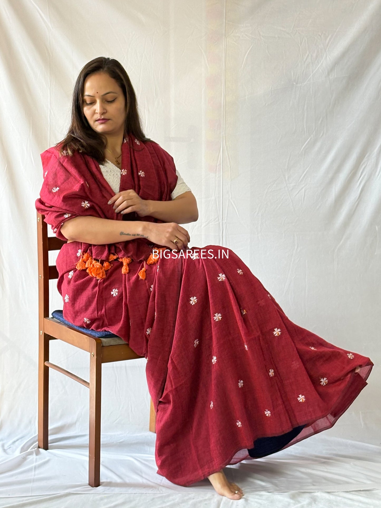 Night Jasmine Motif Saree With Blouse | Acrylic Cotton Blend | Red