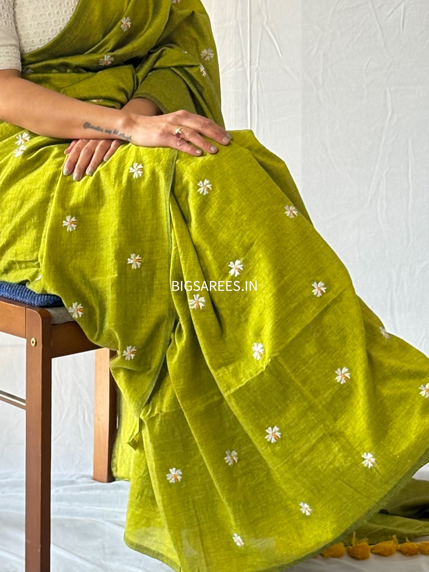 Night Jasmine Motif Saree With Blouse | Acrylic Cotton Blend | Pear