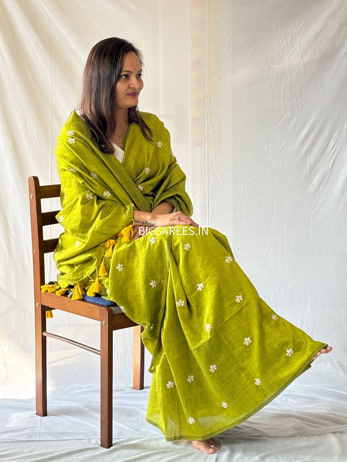 Night Jasmine Motif Saree With Blouse | Acrylic Cotton Blend | Pear