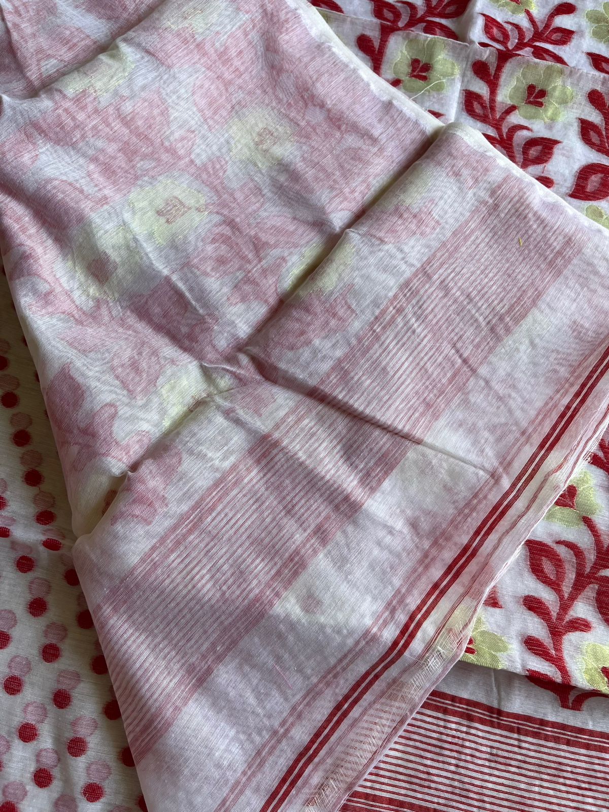 White & Pink Dhakai/Jamdani Saree