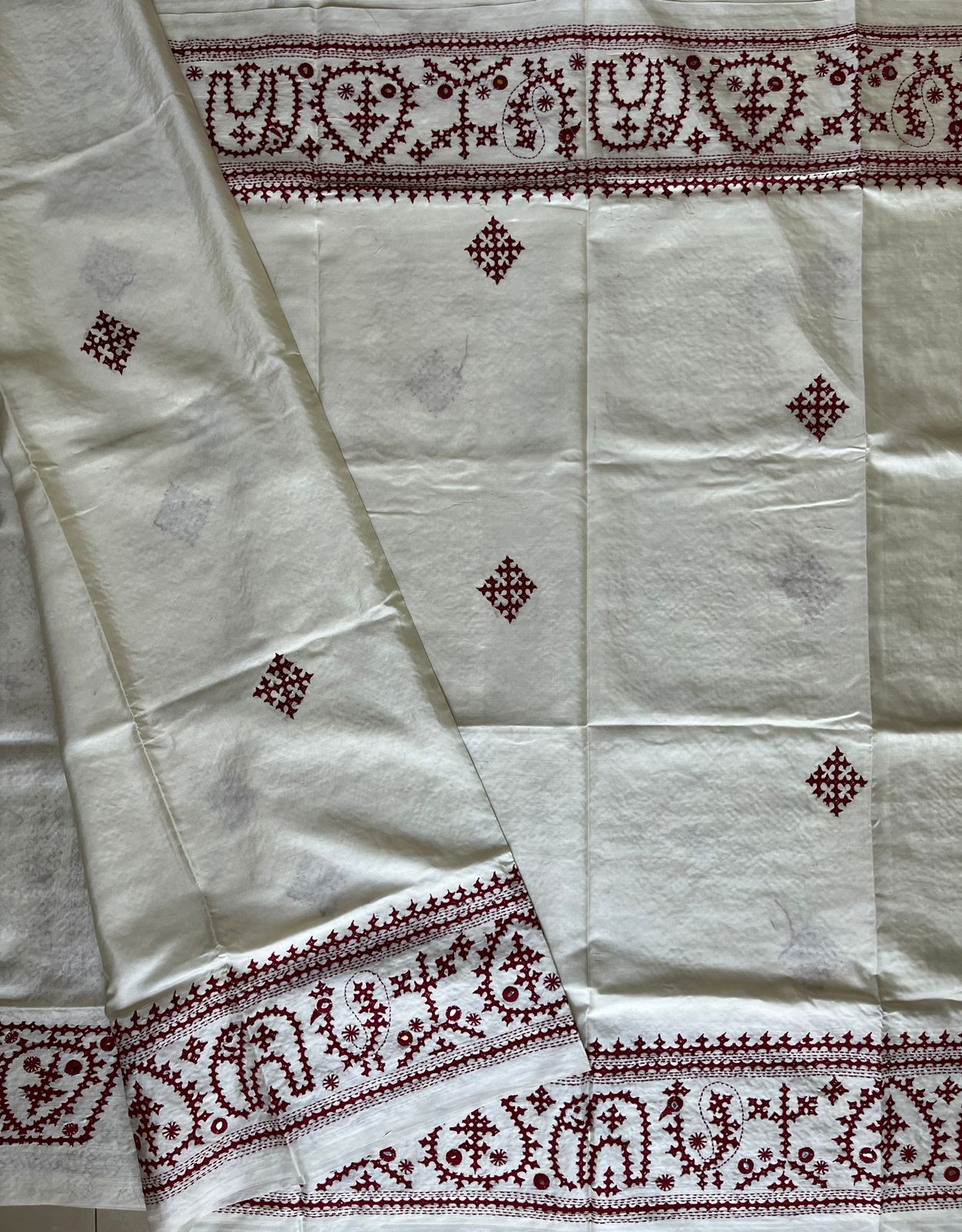 Off White Gujrati Stitch/Kutch Hand Embroidered Art Silk Saree