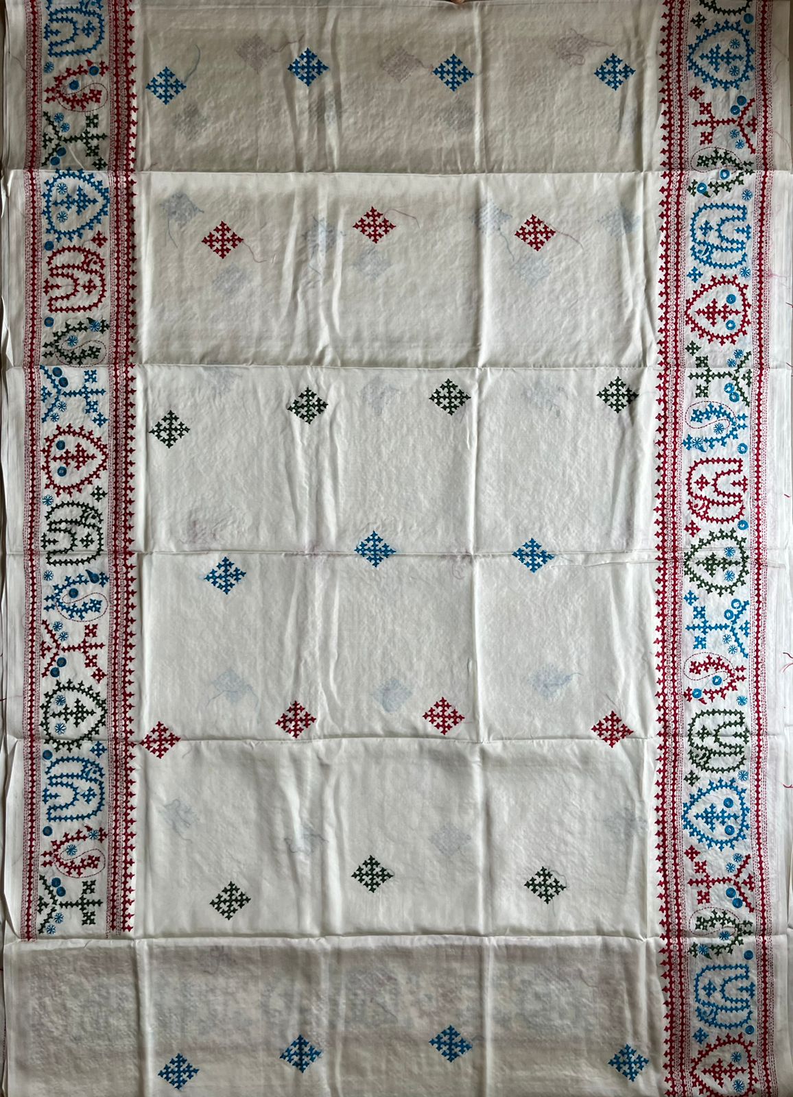 White Kutch Hand Embroidered Blended Banglore Silk/Art Silk Saree