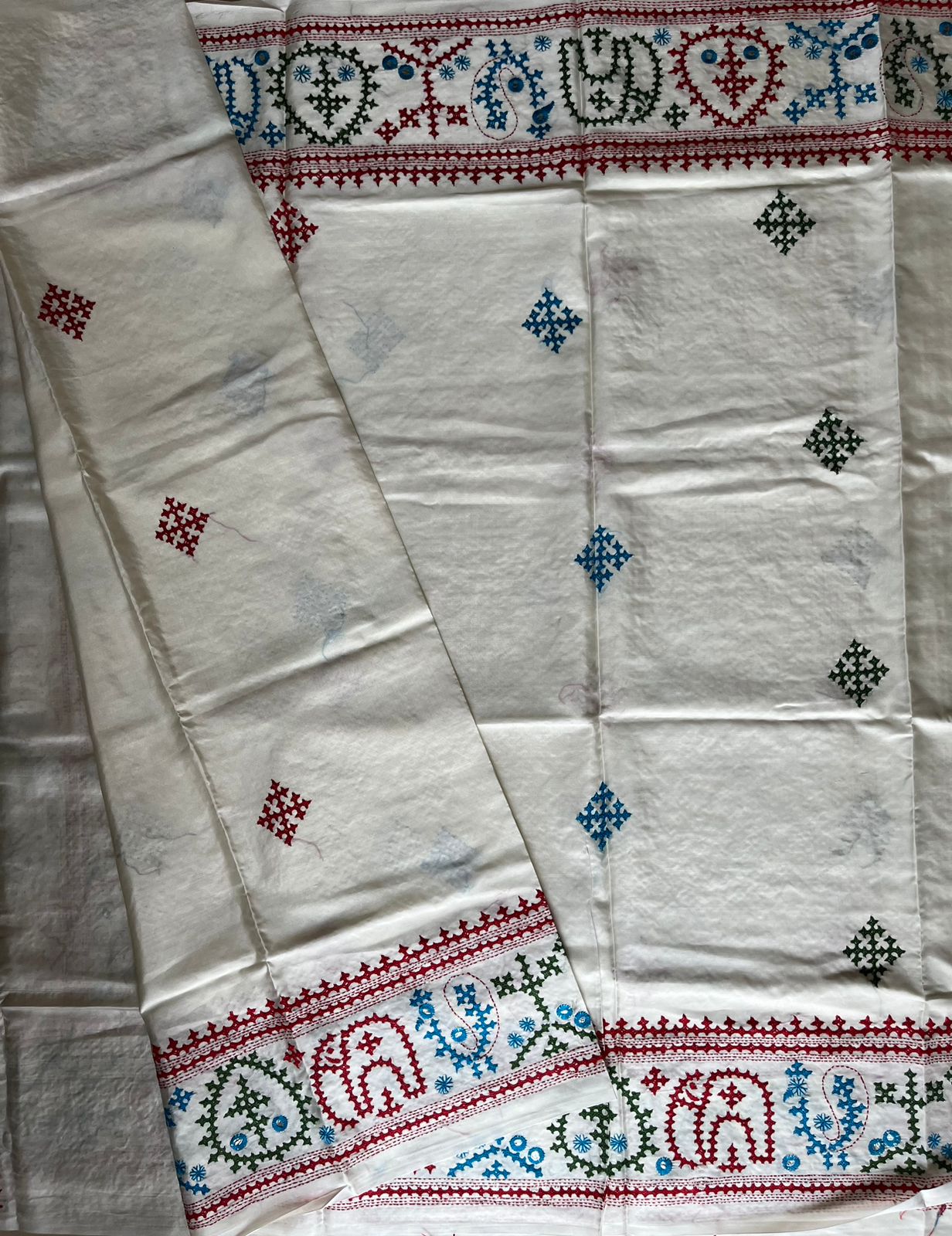 White Kutch Hand Embroidered Blended Banglore Silk/Art Silk Saree