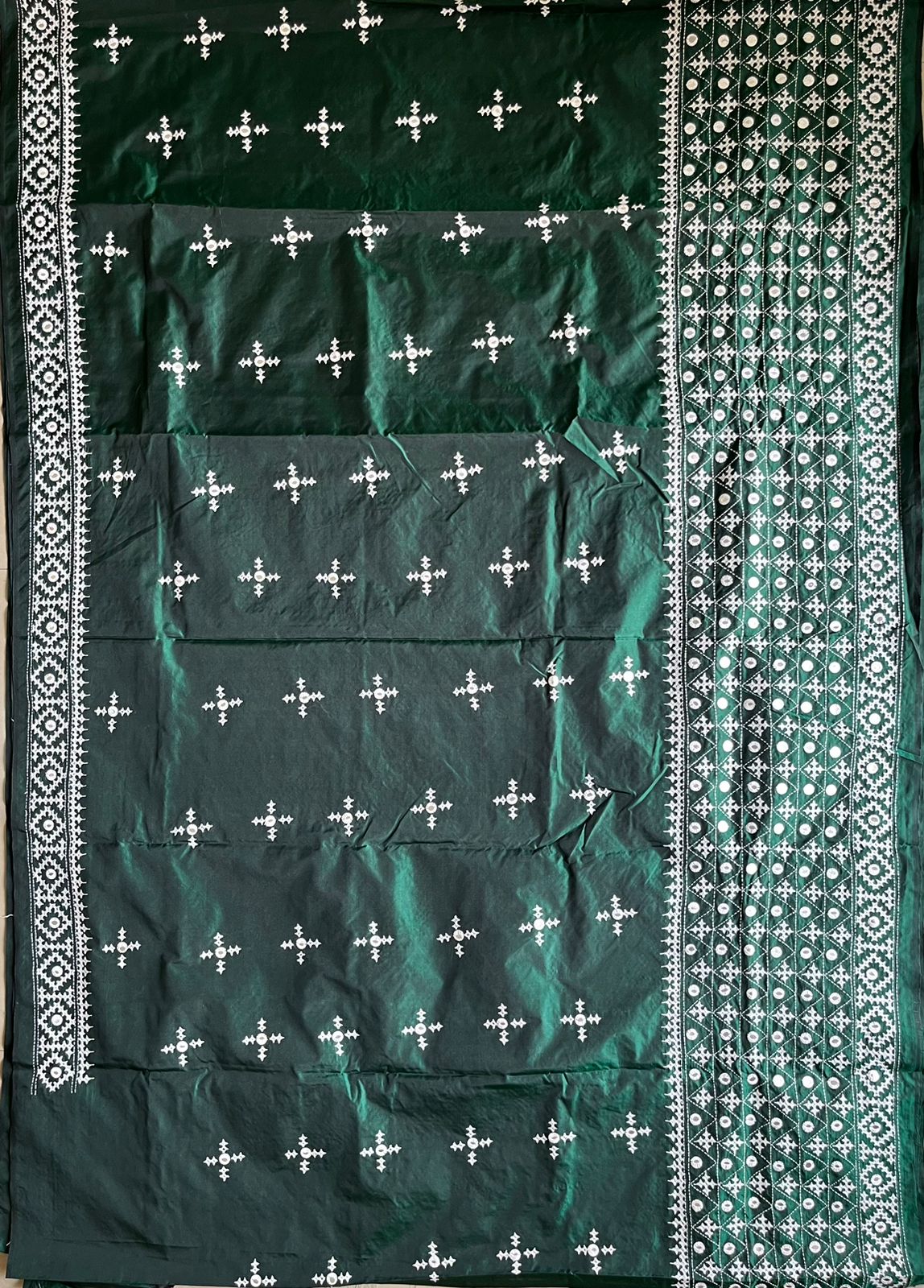 Green Kutch Hand Embroidered Blended Banglore Silk/Art Silk Saree