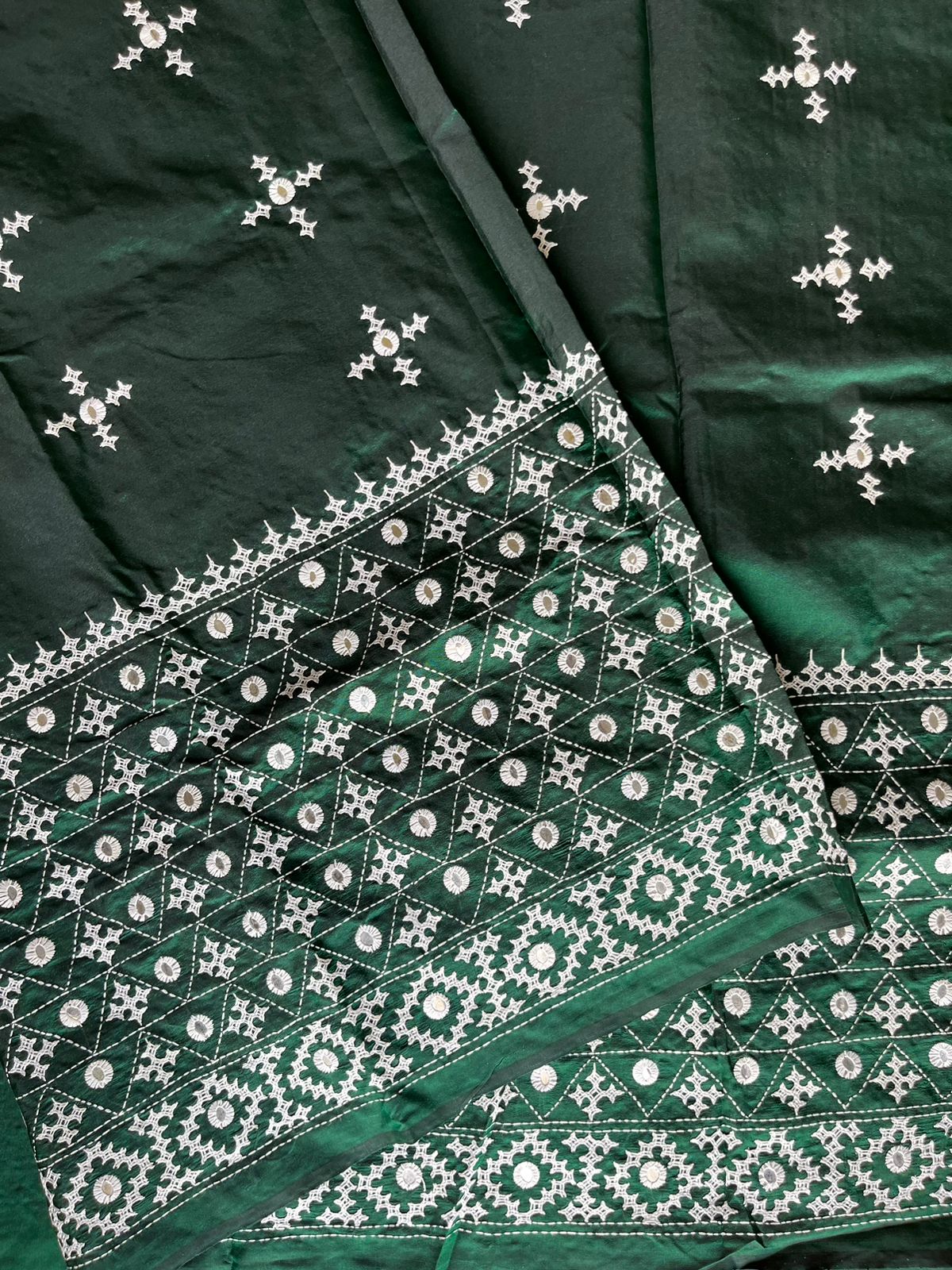 Green Kutch Hand Embroidered Blended Banglore Silk/Art Silk Saree