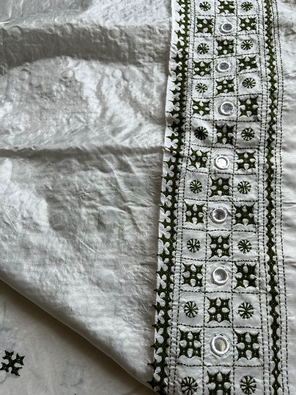 White Kutch Hand Embroidered Blended Banglore Silk/Art Silk Saree