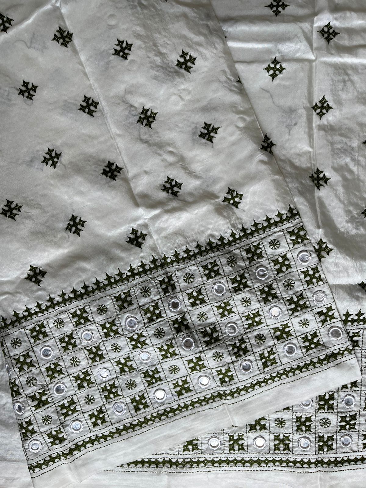 White Kutch Hand Embroidered Blended Banglore Silk/Art Silk Saree