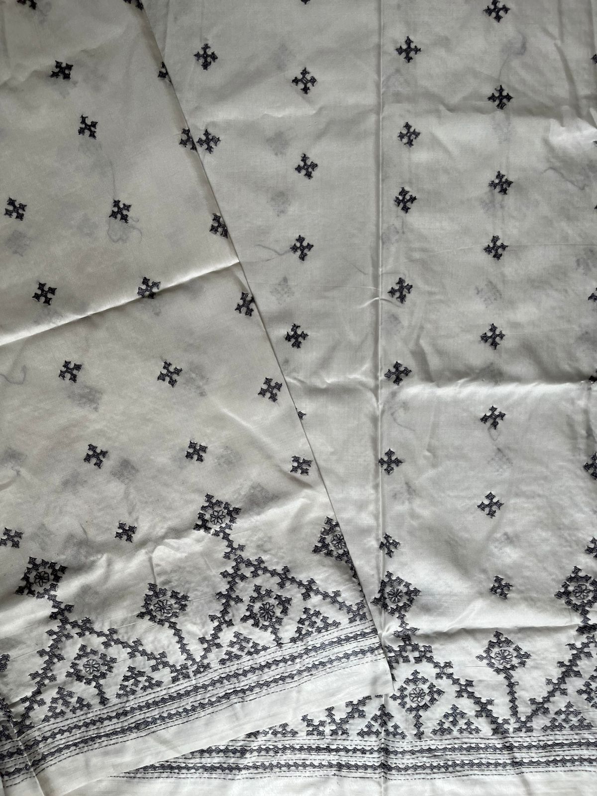 Off White Gujrati Stitch/Kutch Hand Embroidered Art Silk Saree