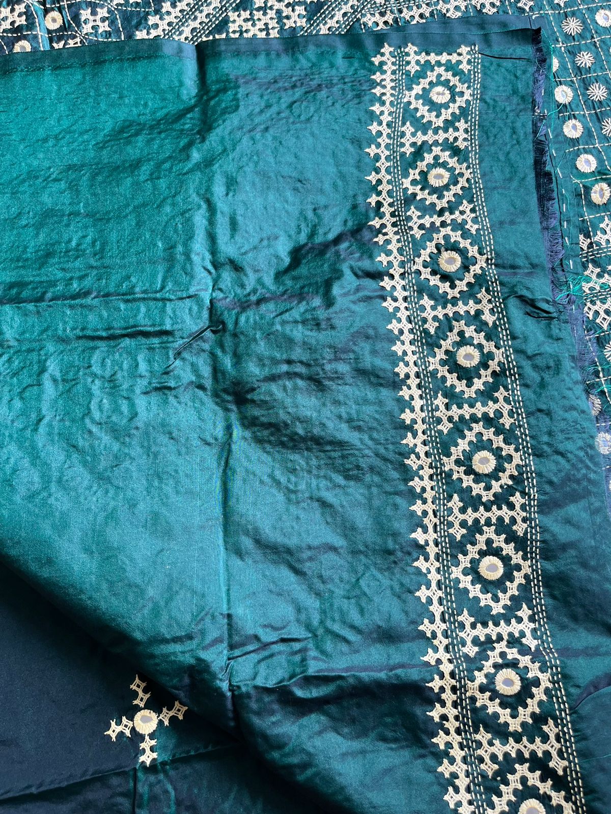 Kutch Hand Embroidered Blended Banglore Silk/Art Silk Saree