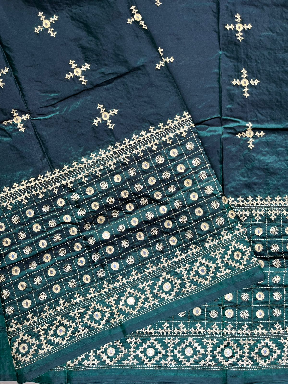 Kutch Hand Embroidered Blended Banglore Silk/Art Silk Saree