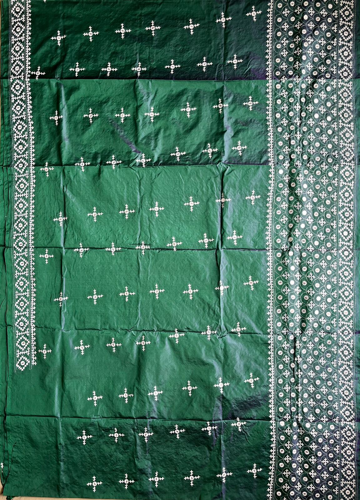 Green Kutch Hand Embroidered Blended Banglore Silk/Art Silk Saree