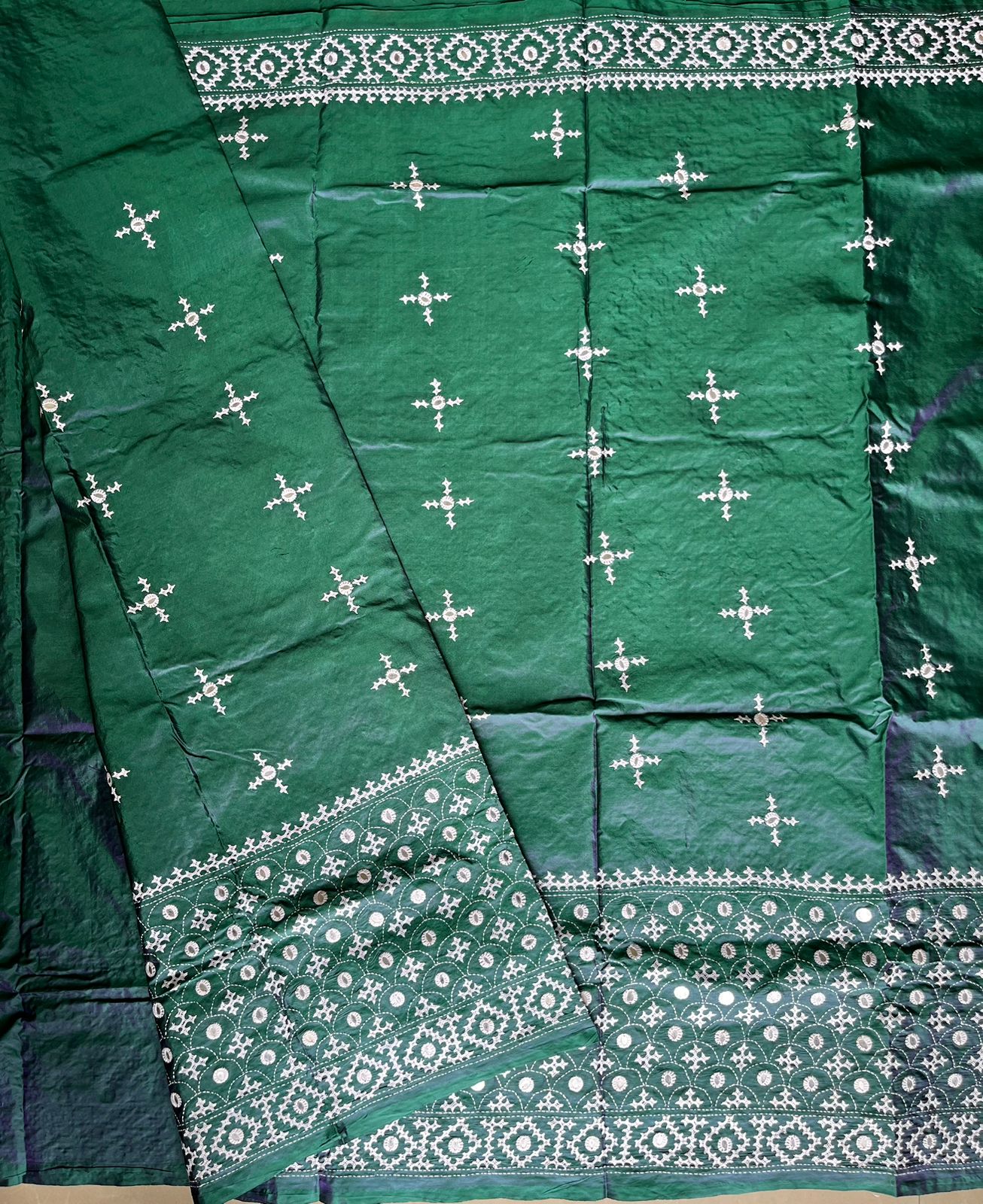 Green Kutch Hand Embroidered Blended Banglore Silk/Art Silk Saree