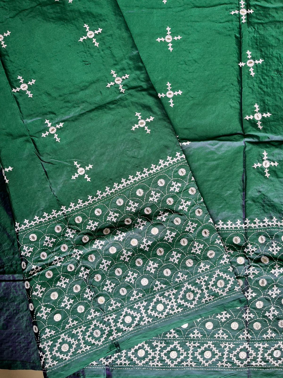 Green Kutch Hand Embroidered Blended Banglore Silk/Art Silk Saree