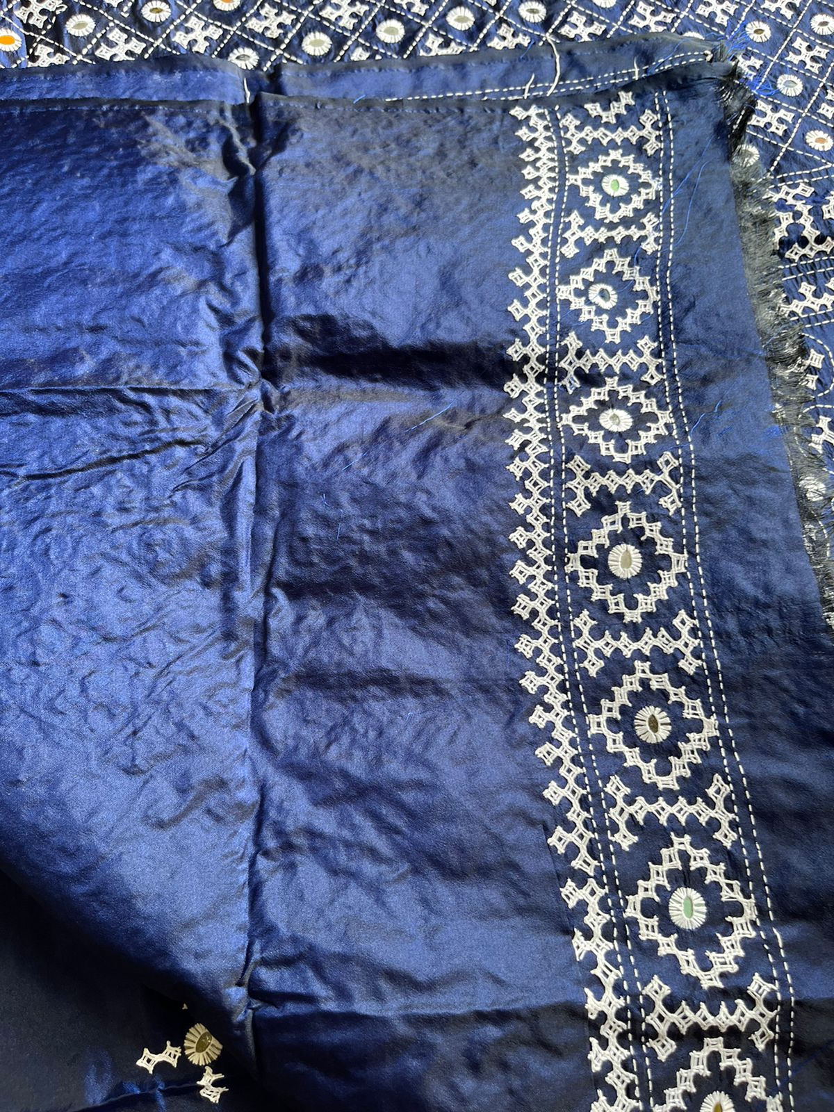 Kutch Hand Embroidered Blended Banglore Silk/Art Silk Saree