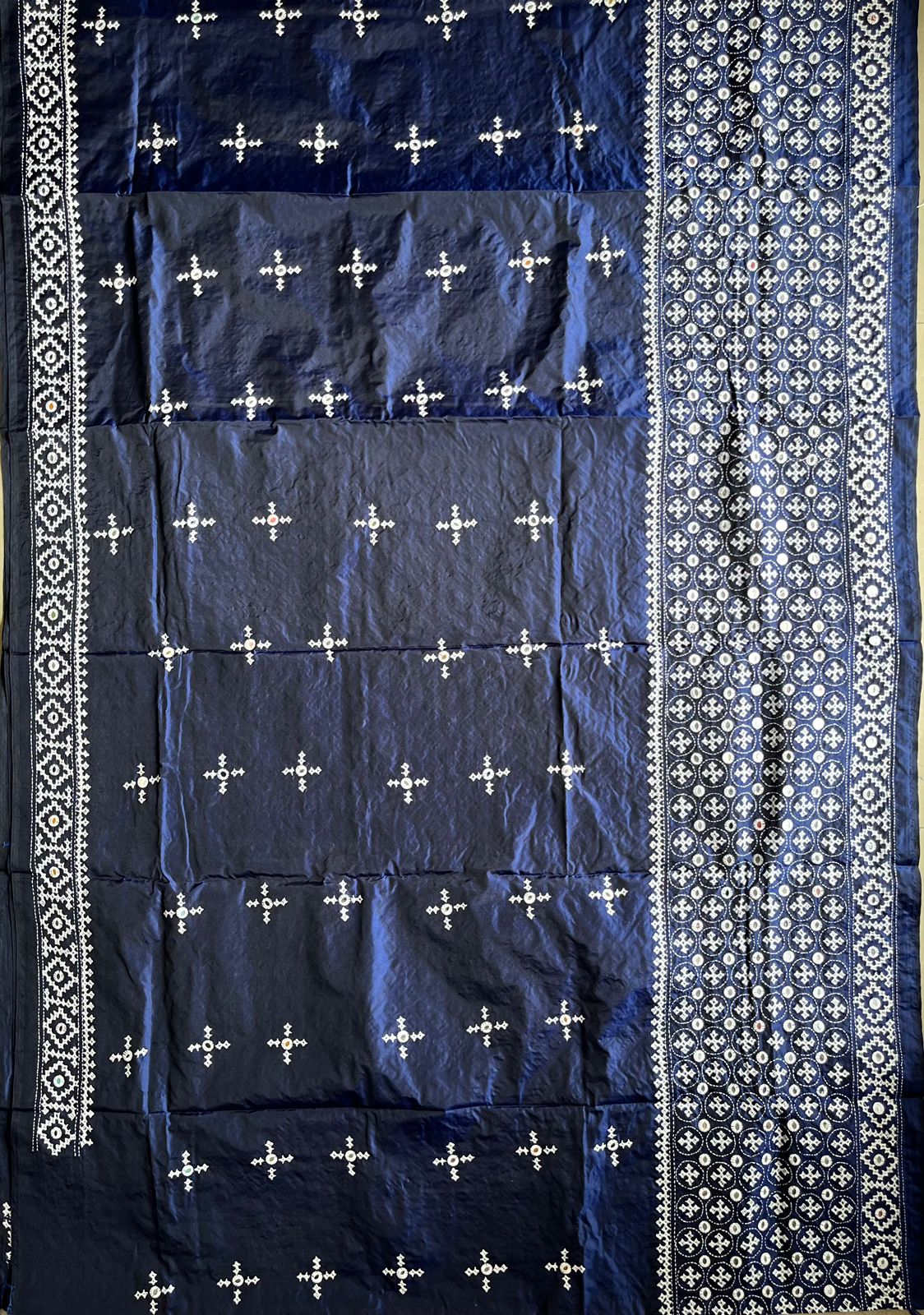 Kutch Hand Embroidered Blended Banglore Silk/Art Silk Saree