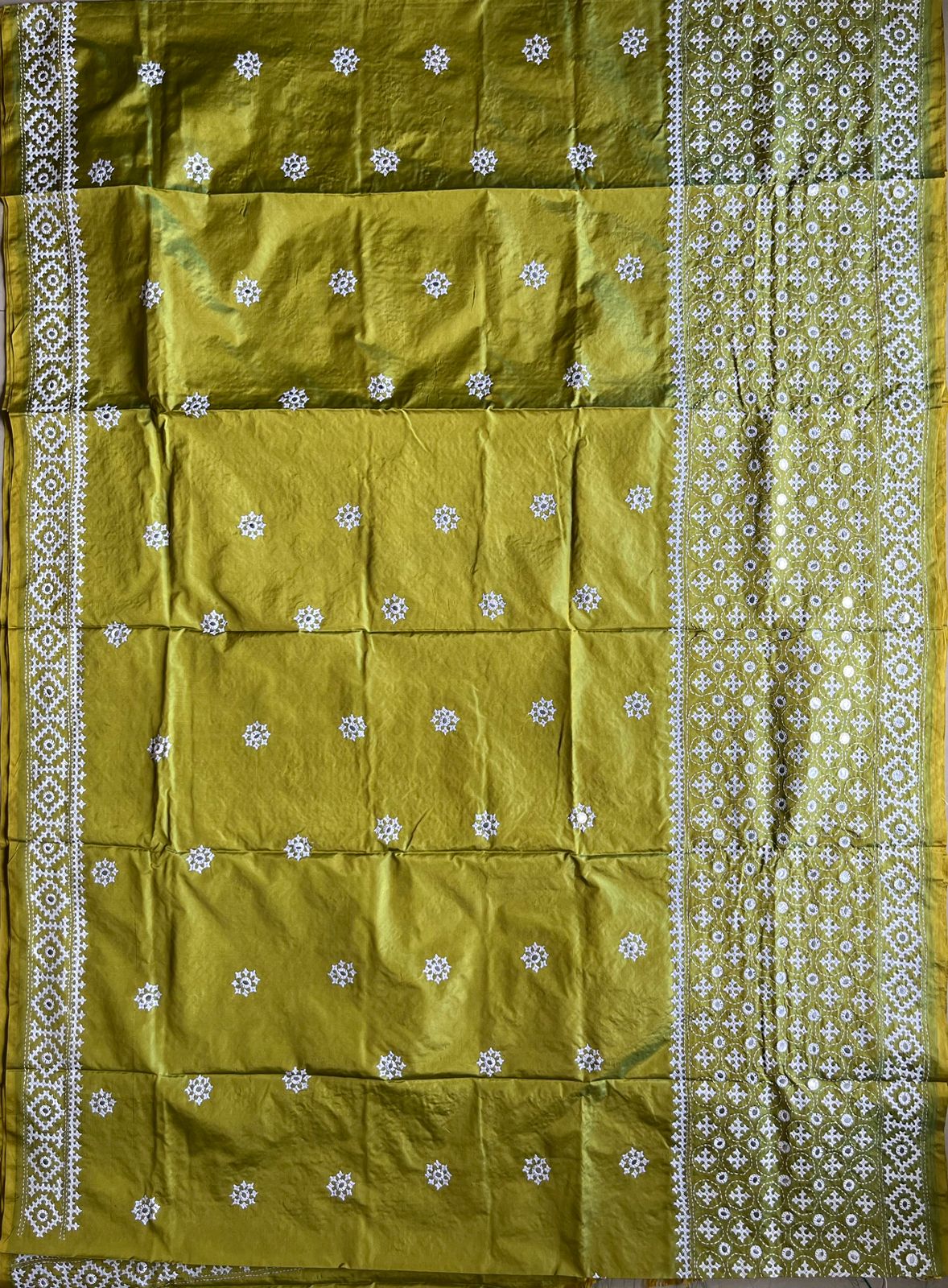 Kutch Hand Embroidered Blended Banglore Silk/Art Silk Saree