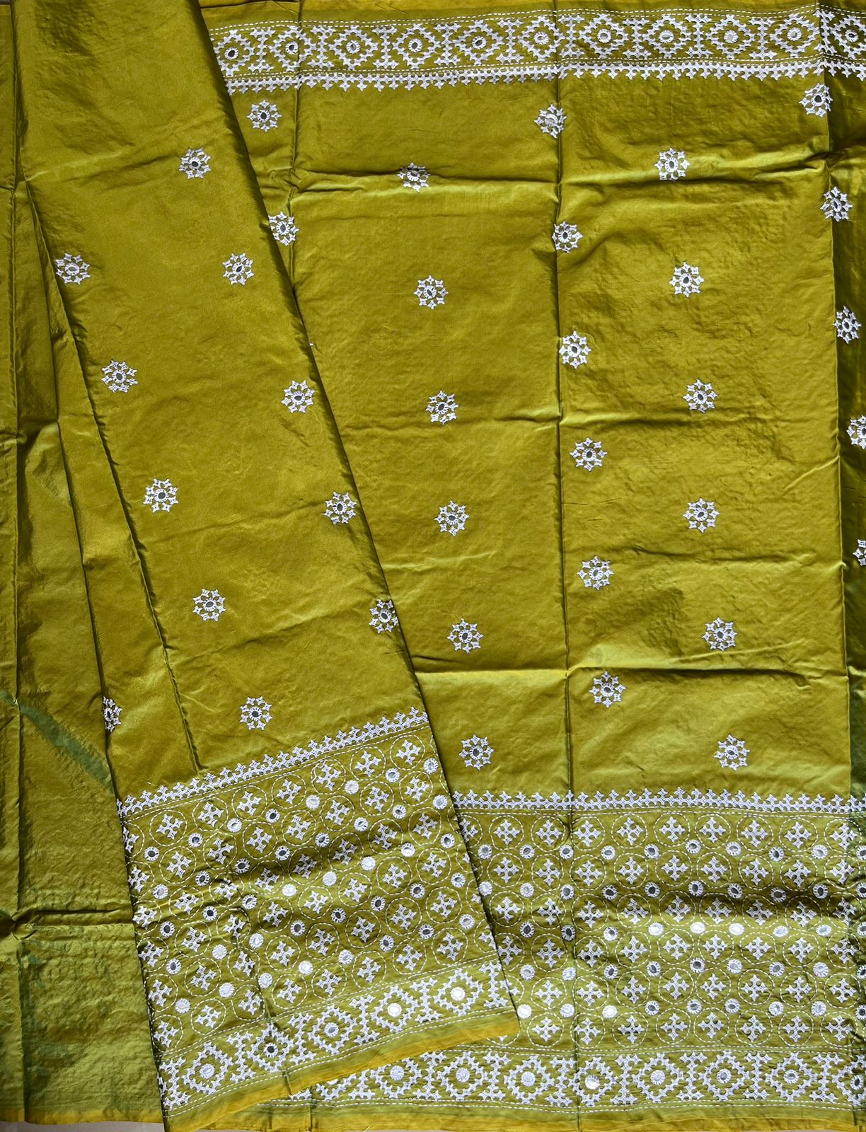 Kutch Hand Embroidered Blended Banglore Silk/Art Silk Saree