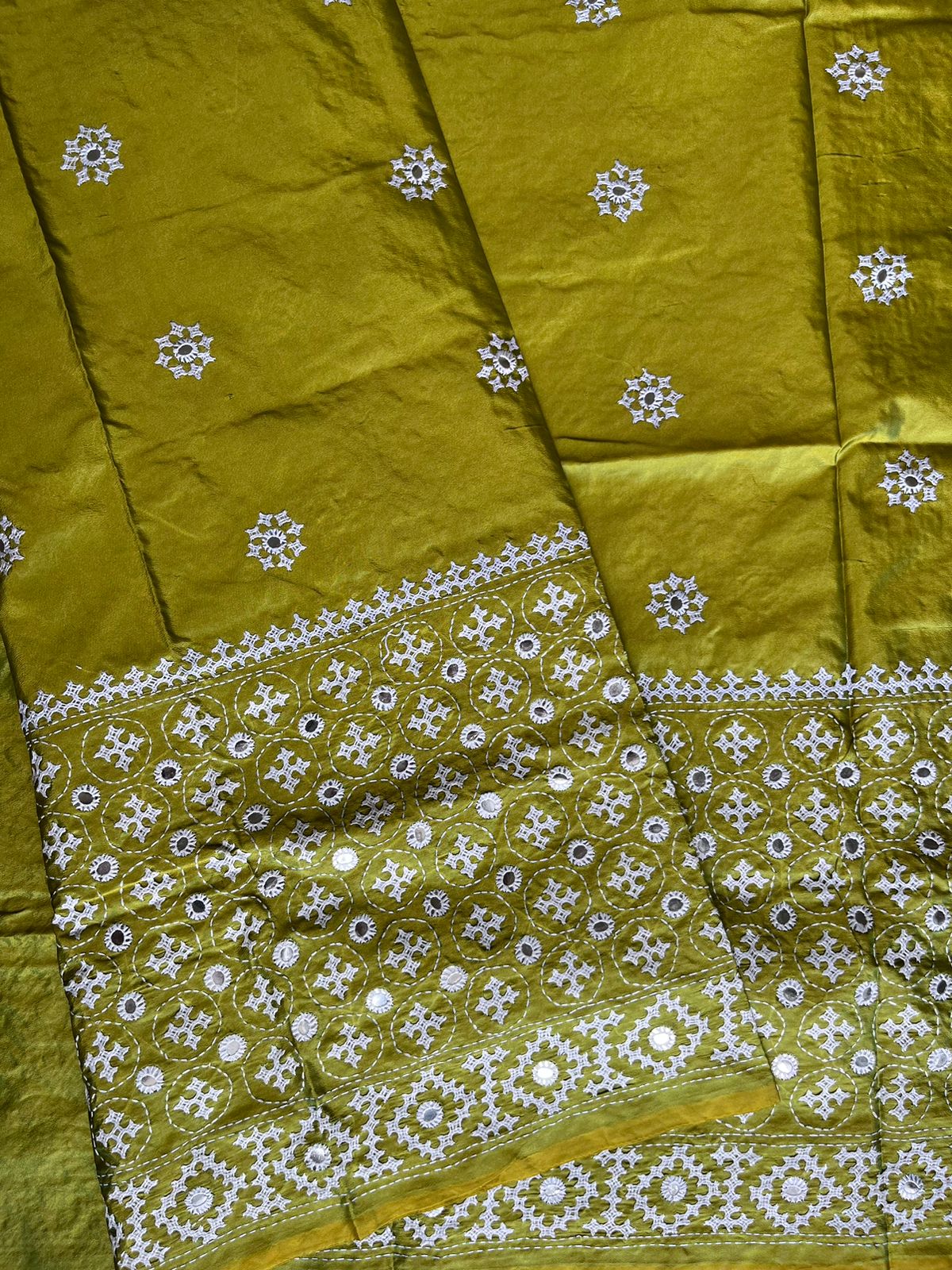 Kutch Hand Embroidered Blended Banglore Silk/Art Silk Saree