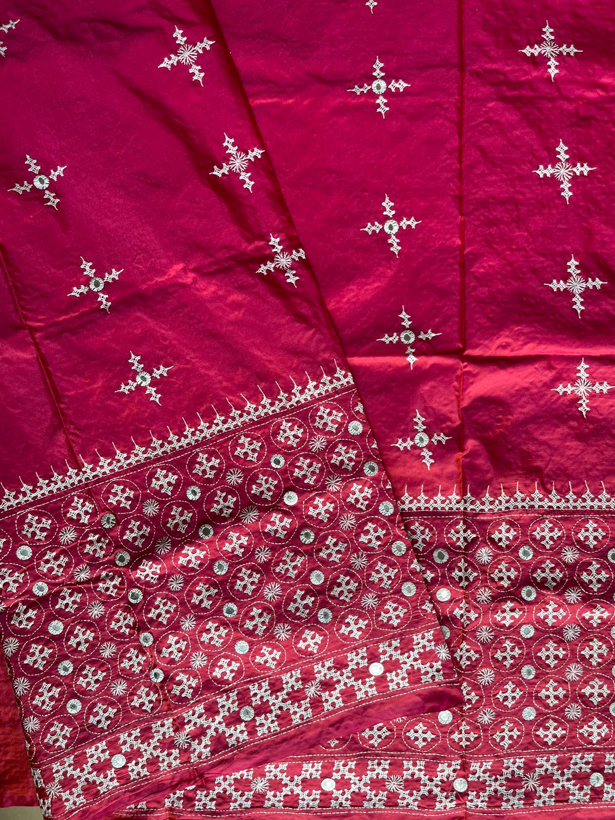 Pink Kutch Hand Embroidered Blended Banglore Silk/Art Silk Saree