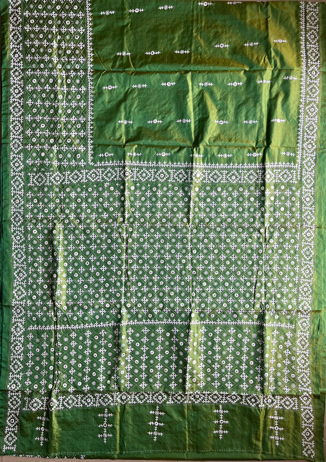 Green Kutch Hand Embroidered Blended Banglore Silk/Art Silk Saree