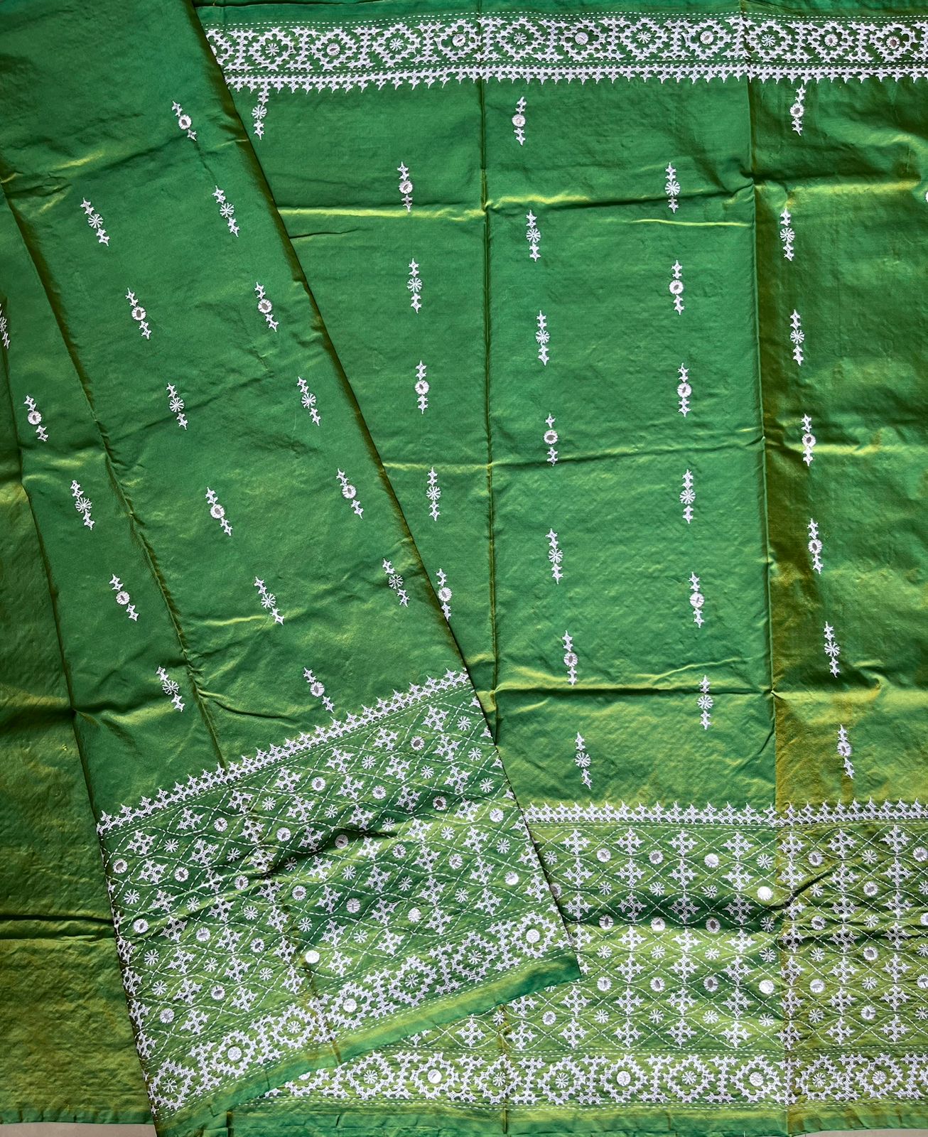 Green Kutch Hand Embroidered Blended Banglore Silk/Art Silk Saree