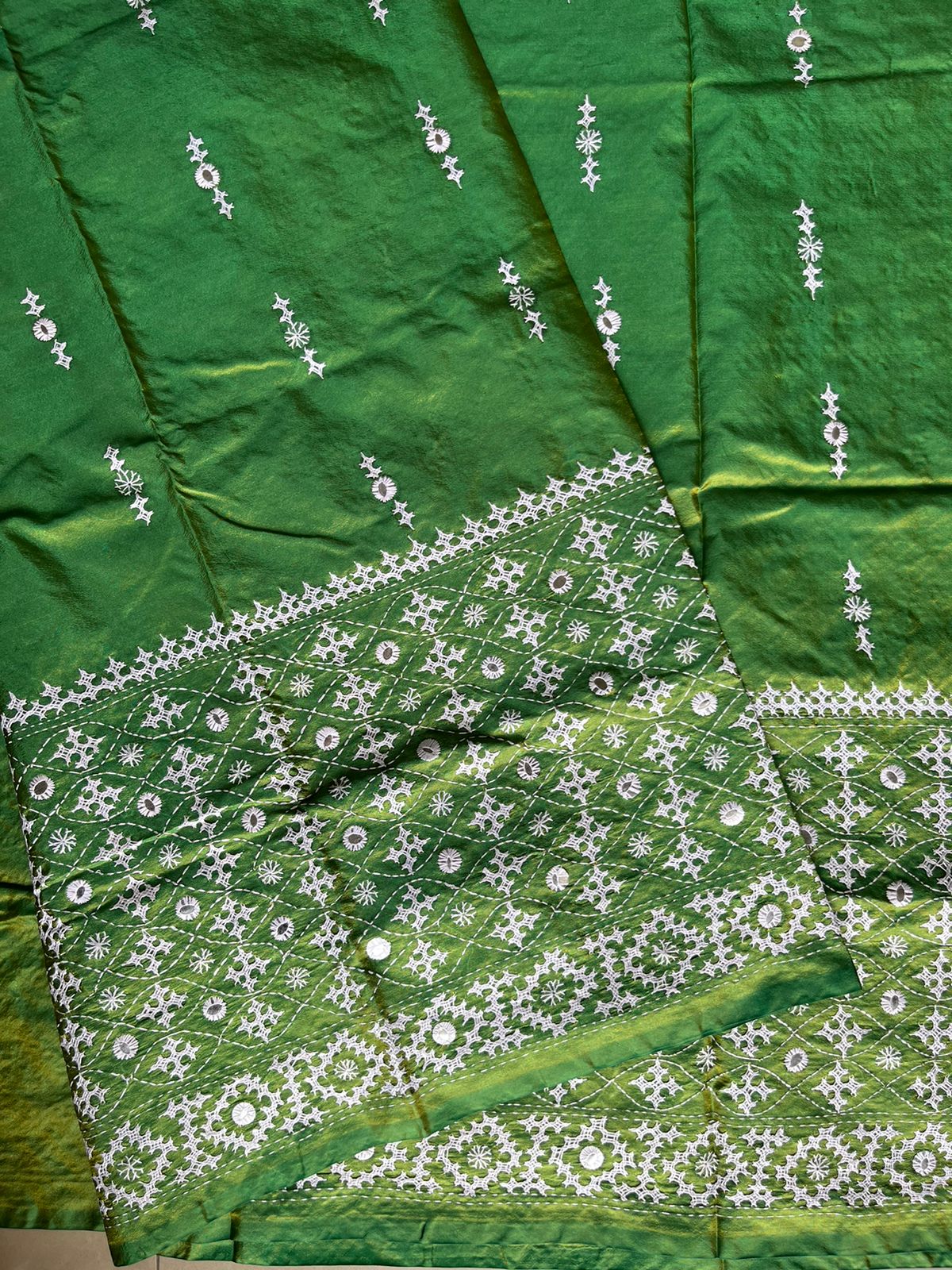 Green Kutch Hand Embroidered Blended Banglore Silk/Art Silk Saree