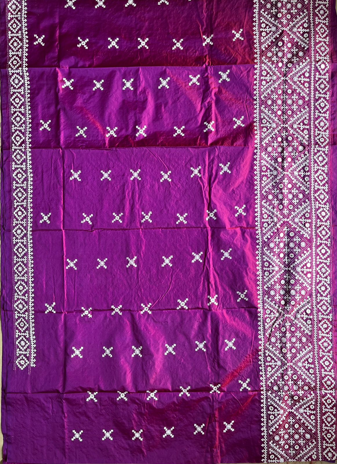 Kutch Hand Embroidered Blended Banglore Silk/Art Silk Saree