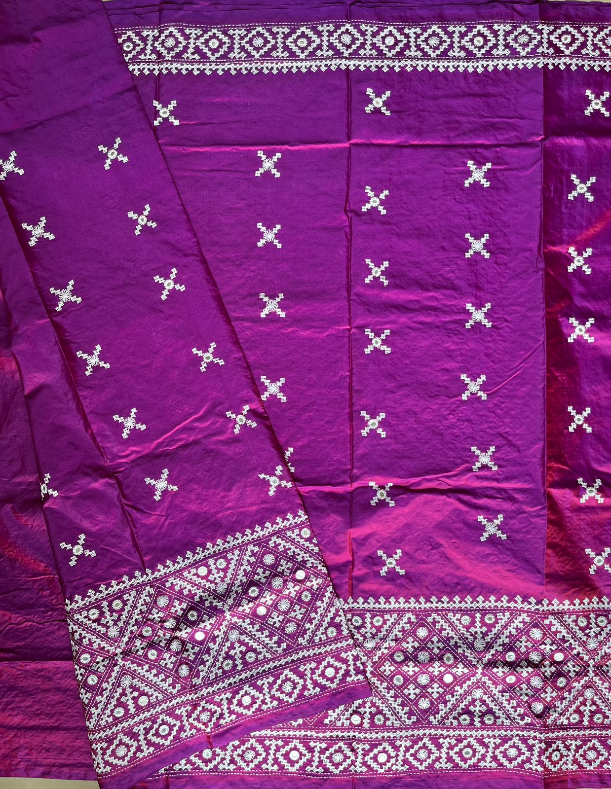 Kutch Hand Embroidered Blended Banglore Silk/Art Silk Saree