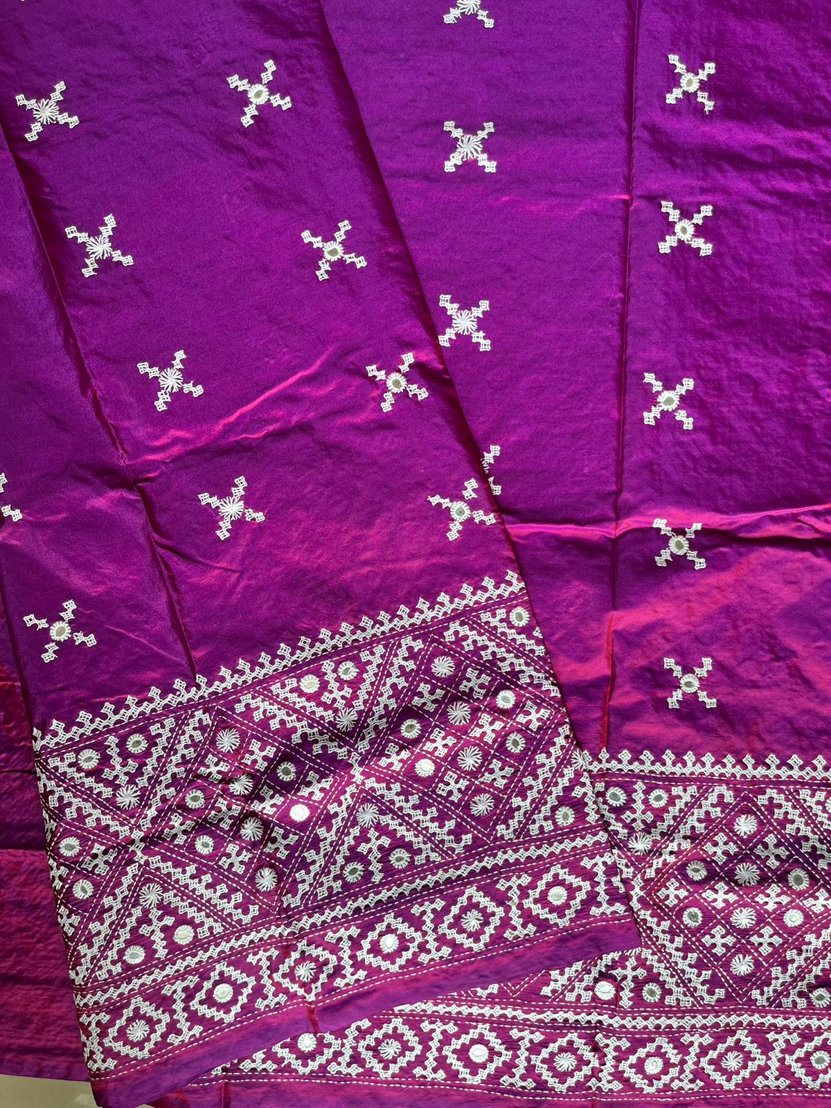 Kutch Hand Embroidered Blended Banglore Silk/Art Silk Saree