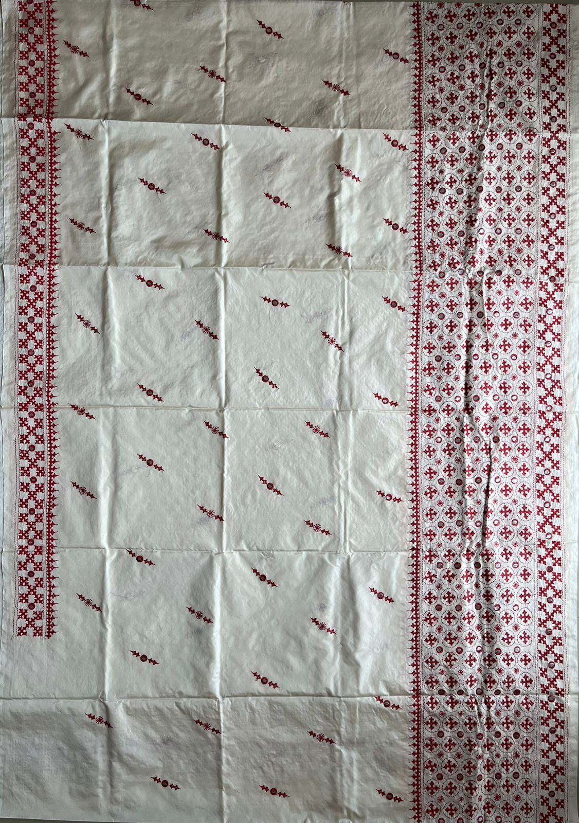 White Kutch Hand Embroidered Blended Banglore Silk/Art Silk Saree