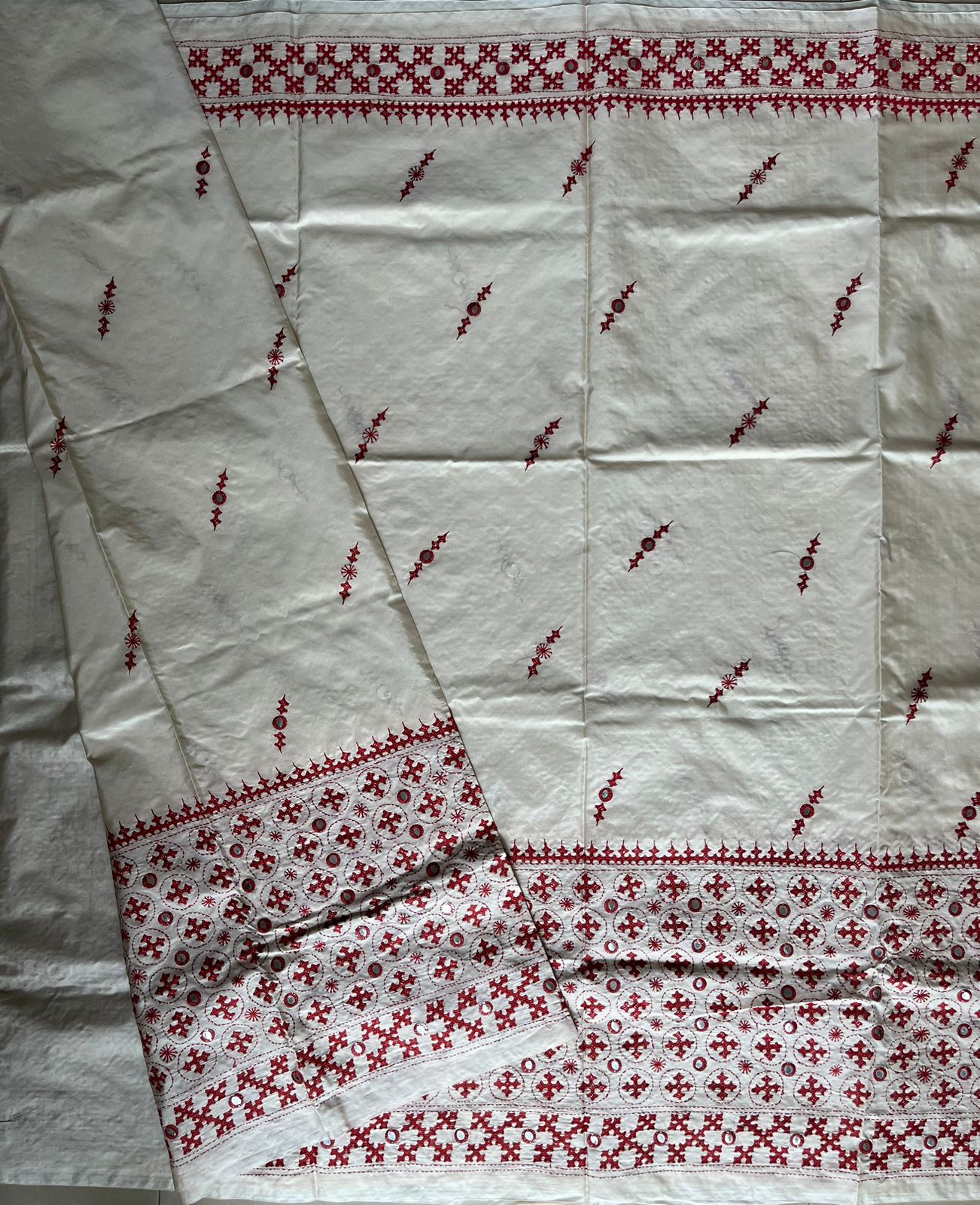 White Kutch Hand Embroidered Blended Banglore Silk/Art Silk Saree