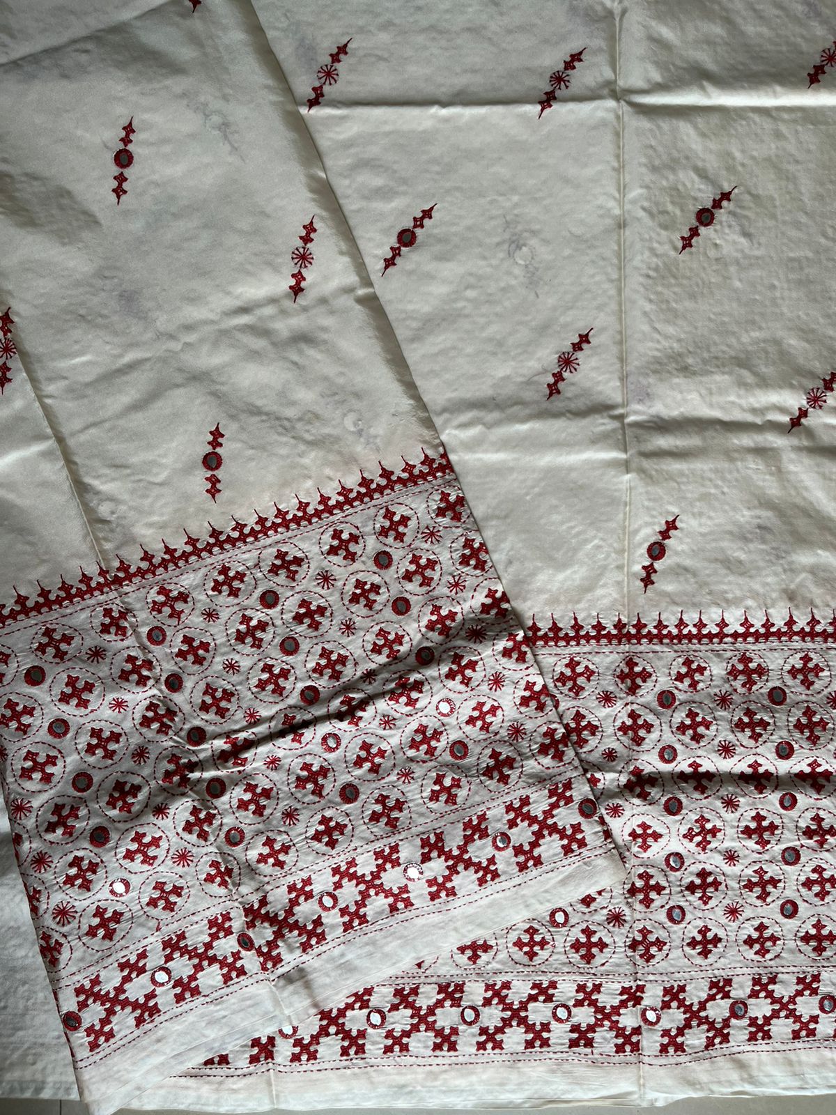 White Kutch Hand Embroidered Blended Banglore Silk/Art Silk Saree