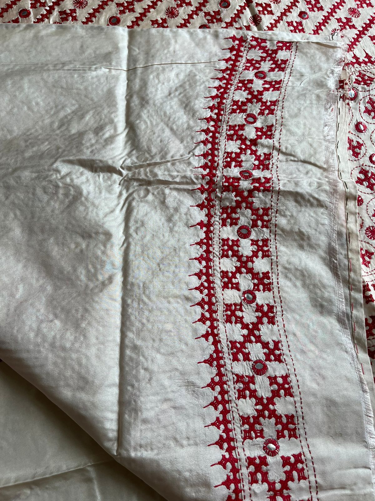 White Kutch Hand Embroidered Blended Banglore Silk/Art Silk Saree