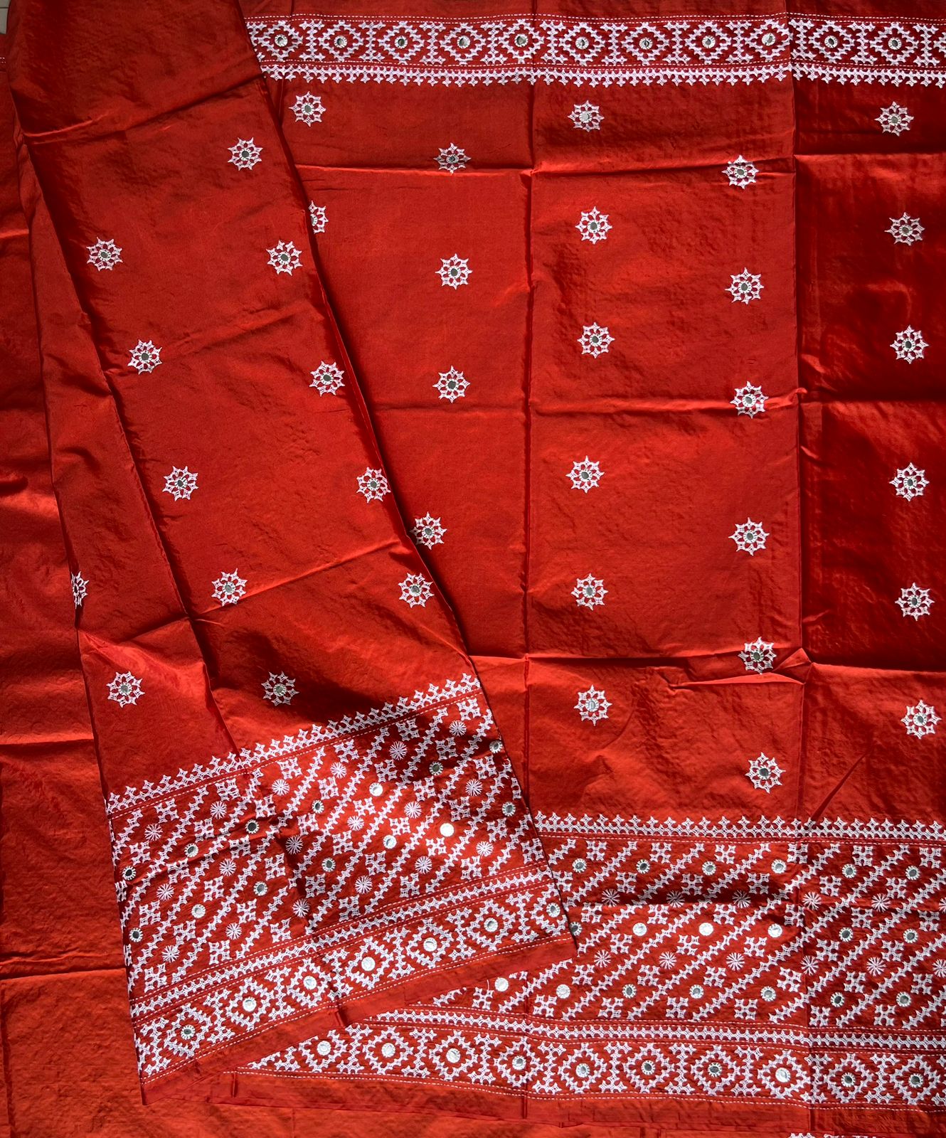 Kutch Hand Embroidered Blended Banglore Silk/Art Silk Saree