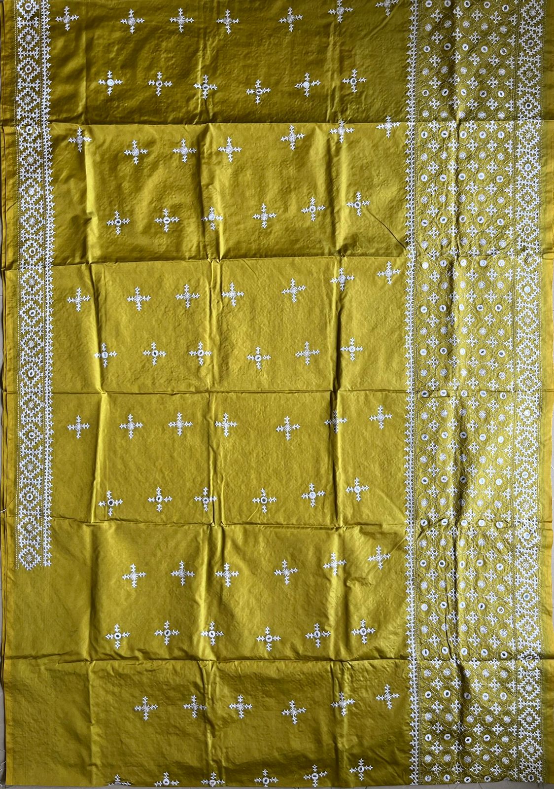 Kutch Hand Embroidered Blended Banglore Silk/Art Silk Saree