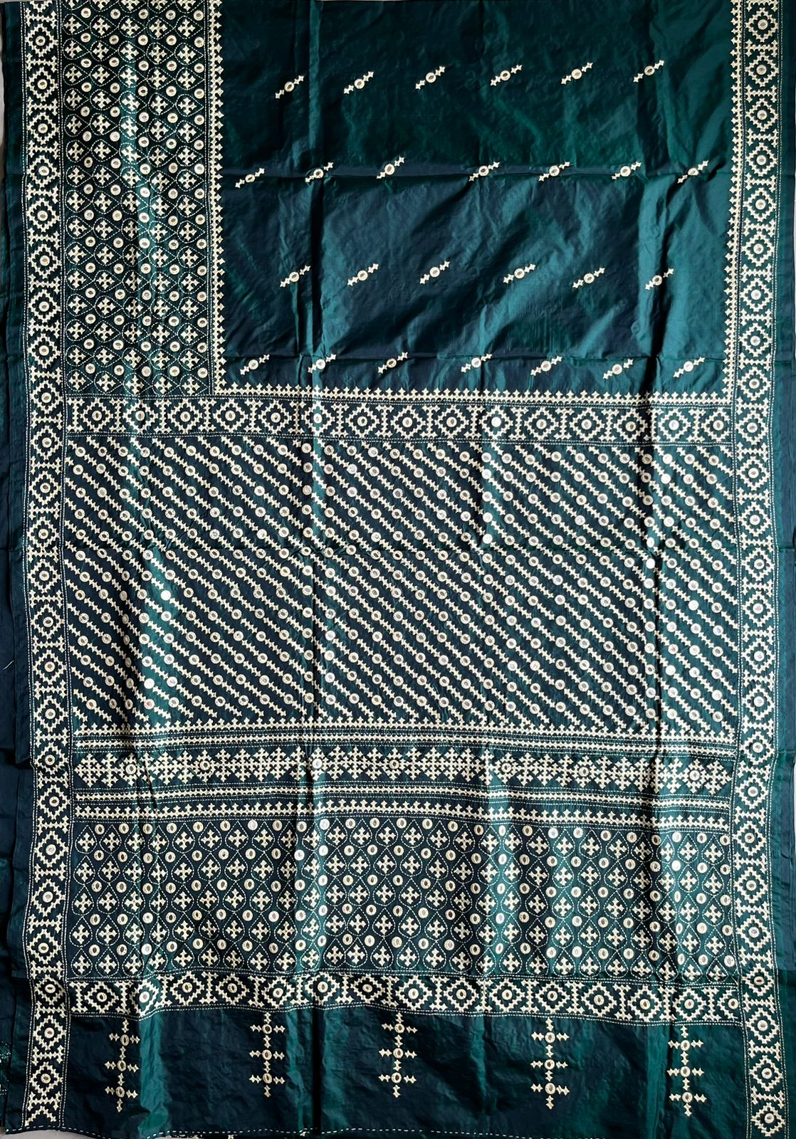 Kutch Hand Embroidered Blended Banglore Silk/Art Silk Saree