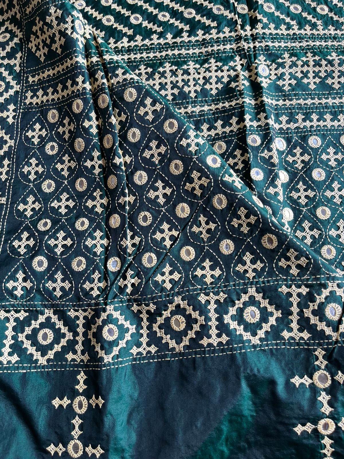 Kutch Hand Embroidered Blended Banglore Silk/Art Silk Saree