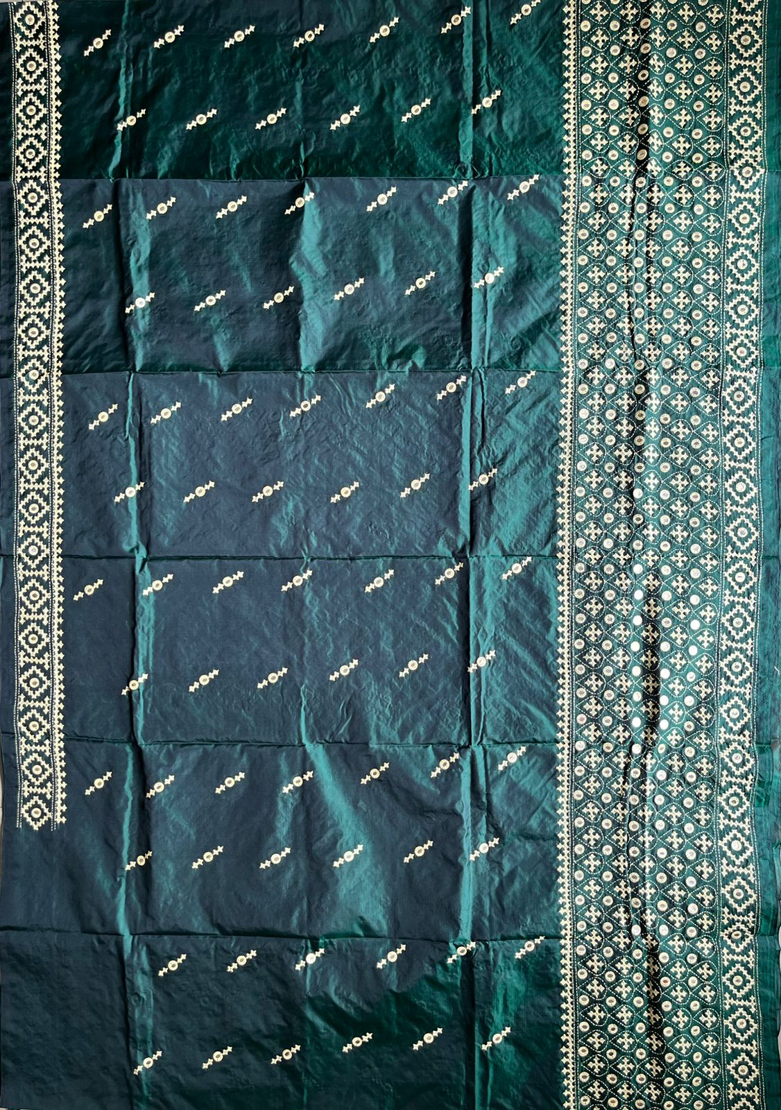 Kutch Hand Embroidered Blended Banglore Silk/Art Silk Saree