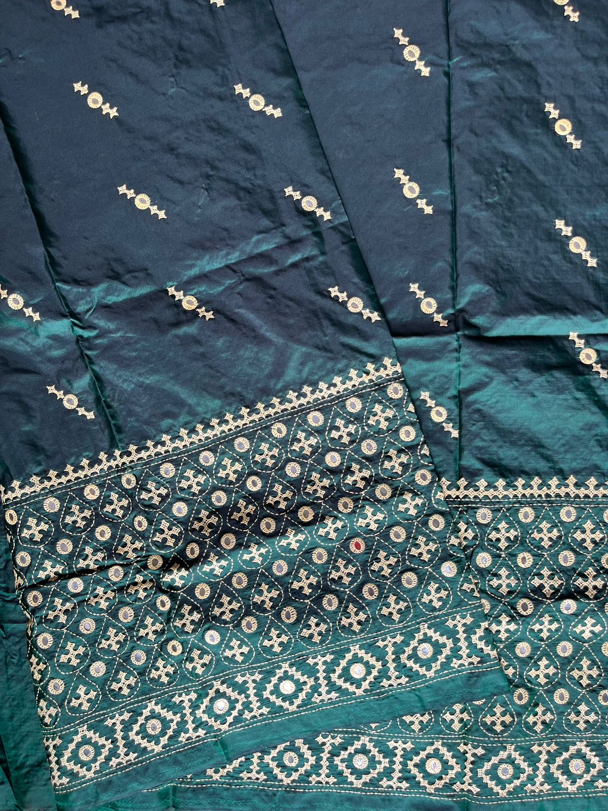 Kutch Hand Embroidered Blended Banglore Silk/Art Silk Saree