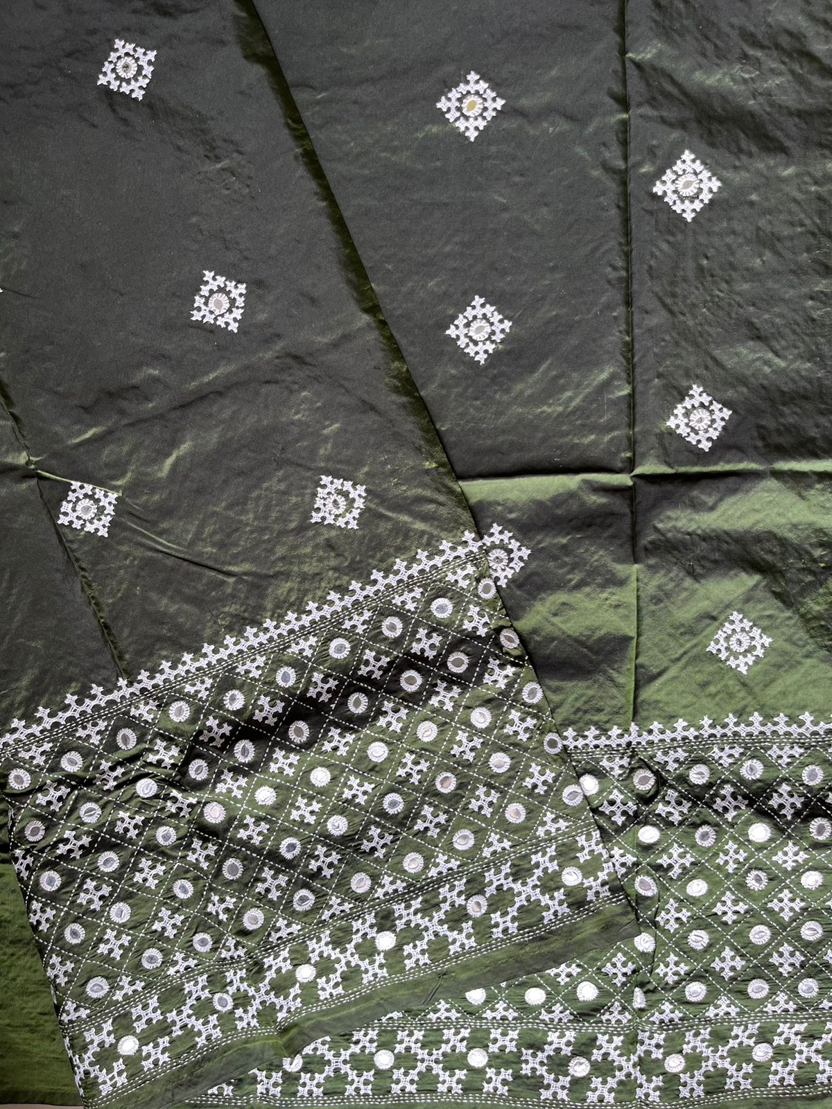 Kutch Hand Embroidered Blended Banglore Silk/Art Silk Saree