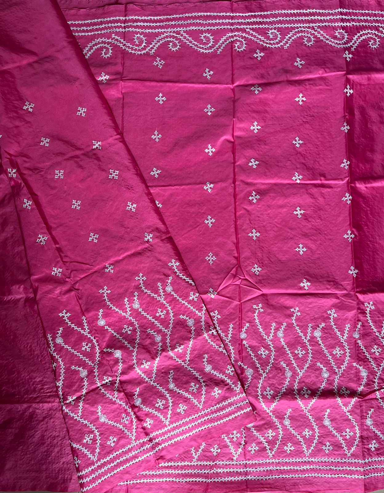 Pink Kutch Hand Embroidered Blended Banglore Silk/Art Silk Saree