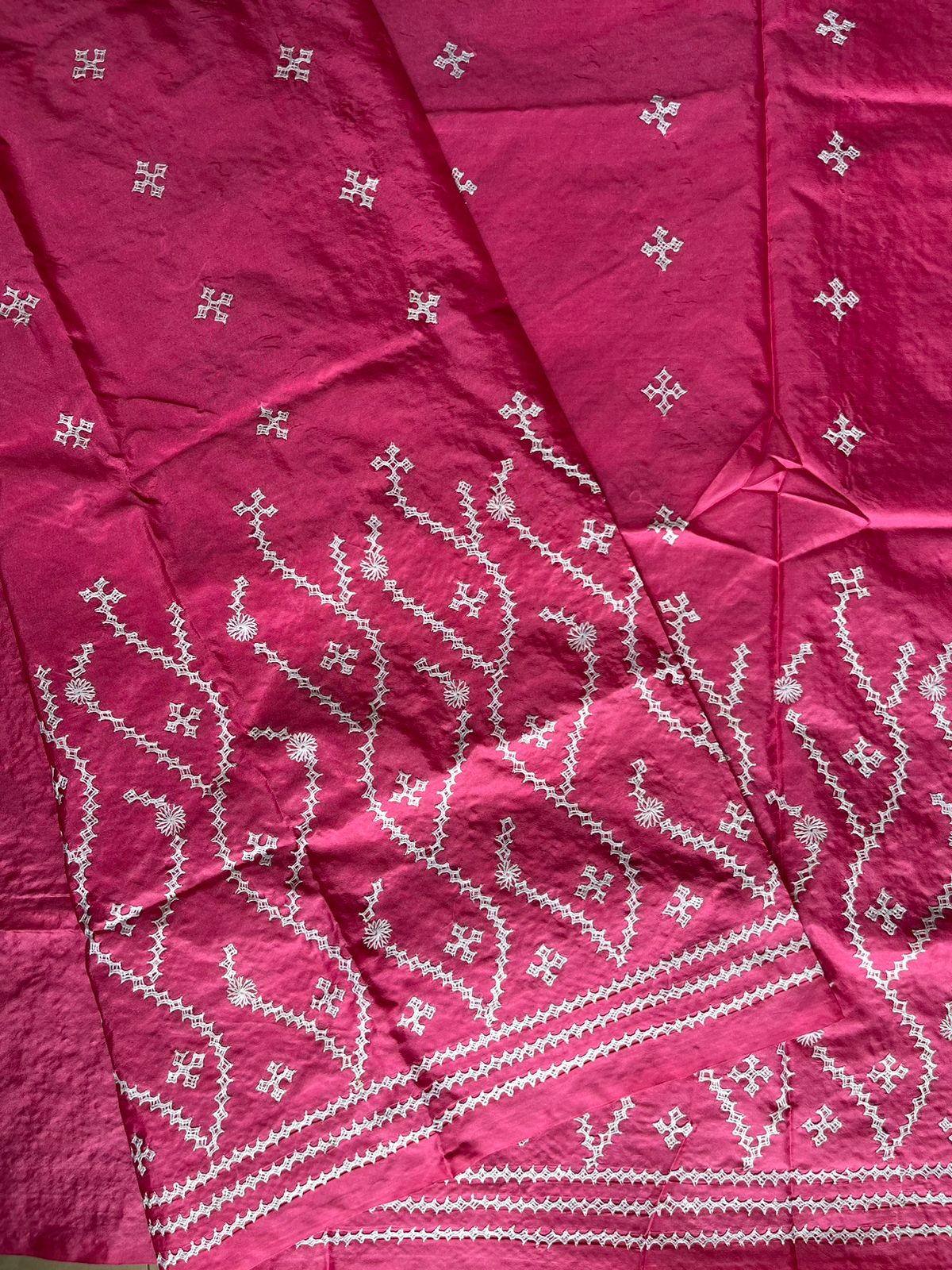 Pink Kutch Hand Embroidered Blended Banglore Silk/Art Silk Saree