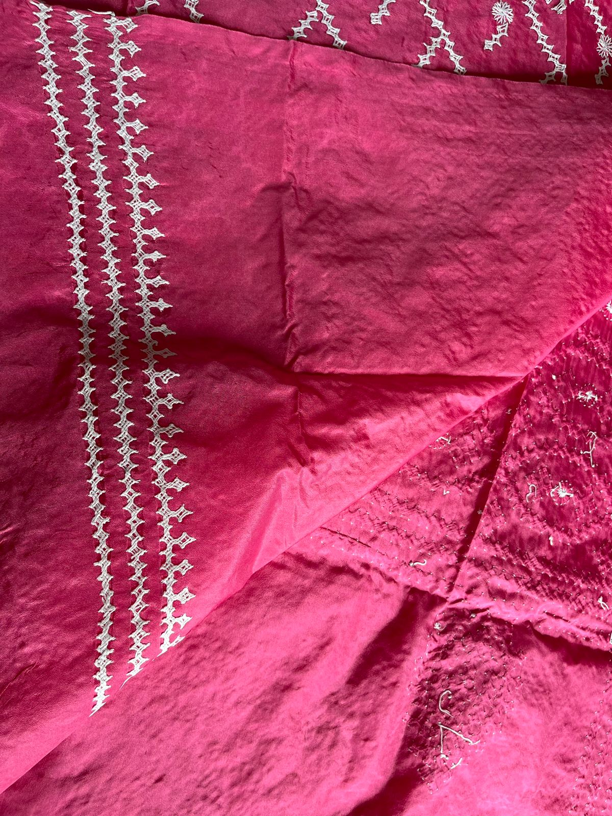 Pink Kutch Hand Embroidered Blended Banglore Silk/Art Silk Saree