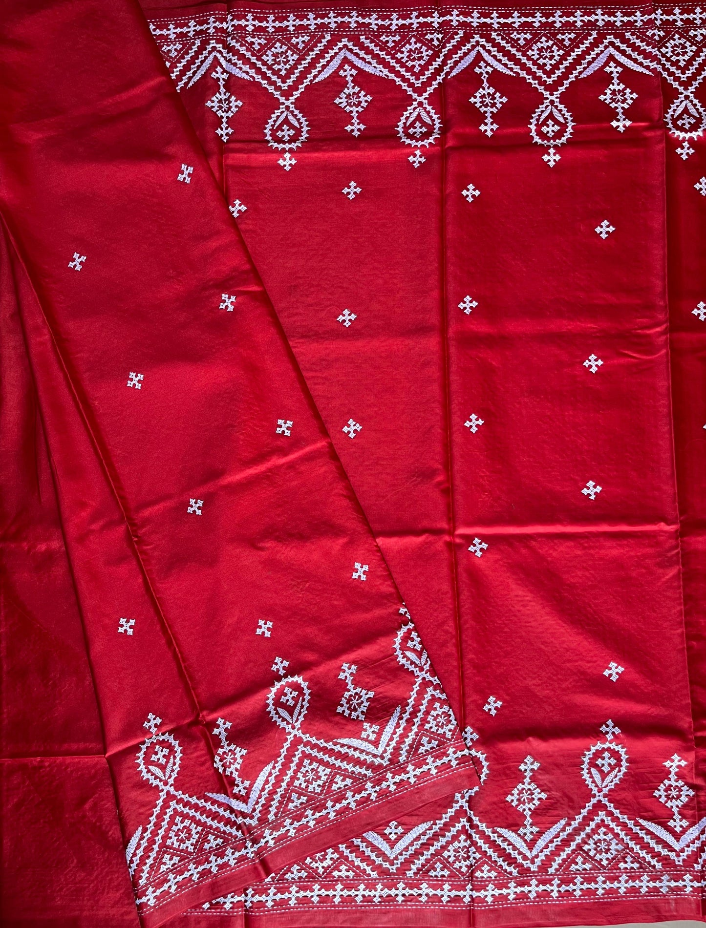 Kutch Hand Embroidered Blended Banglore Silk/Art Silk Saree