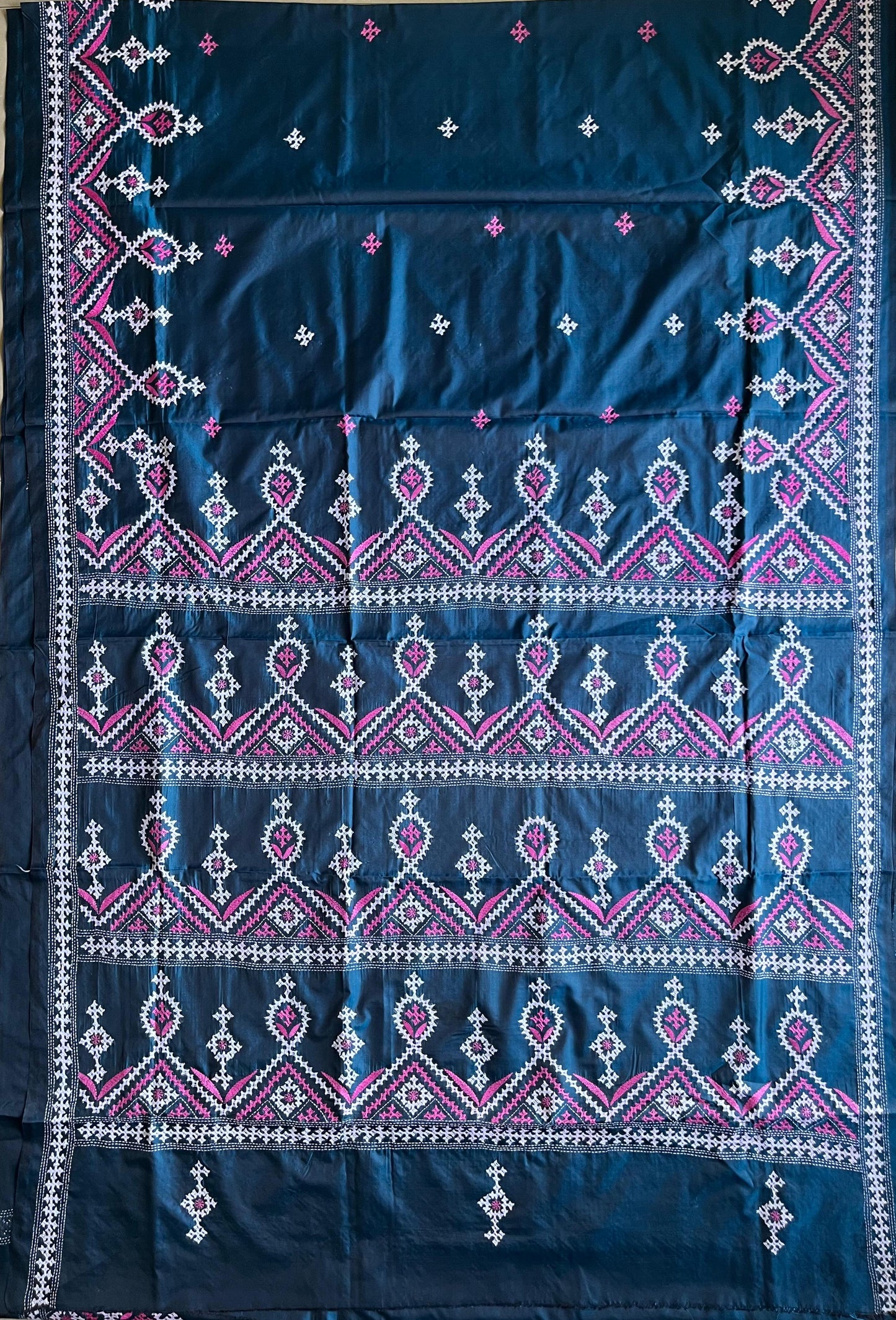 Kutch Hand Embroidered Blended Banglore Silk/Art Silk Saree