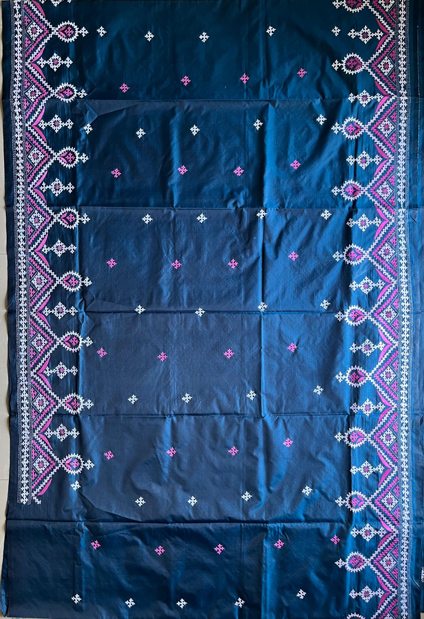 Kutch Hand Embroidered Blended Banglore Silk/Art Silk Saree