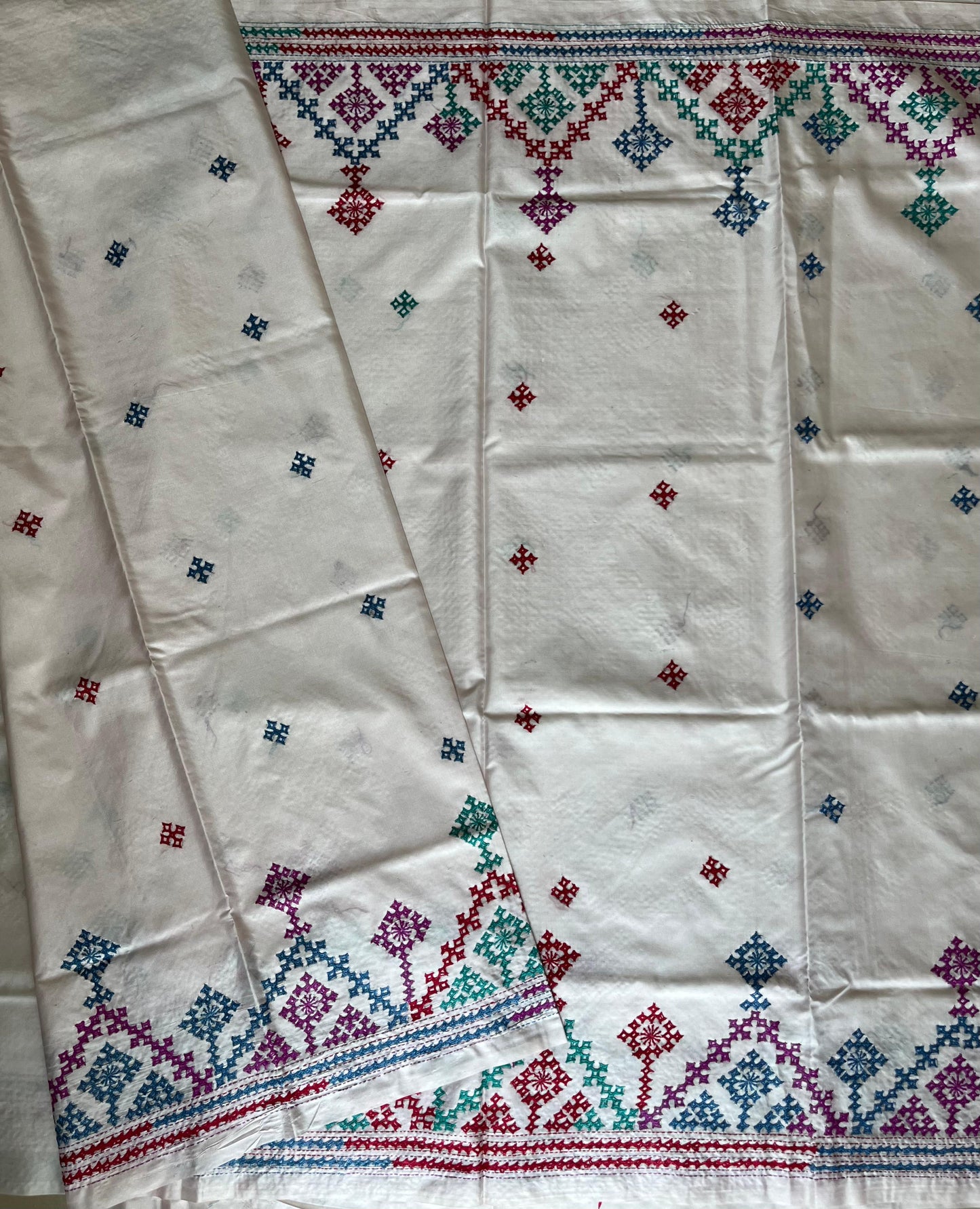 Kutch Hand Embroidered Blended Banglore Silk/Art Silk Saree